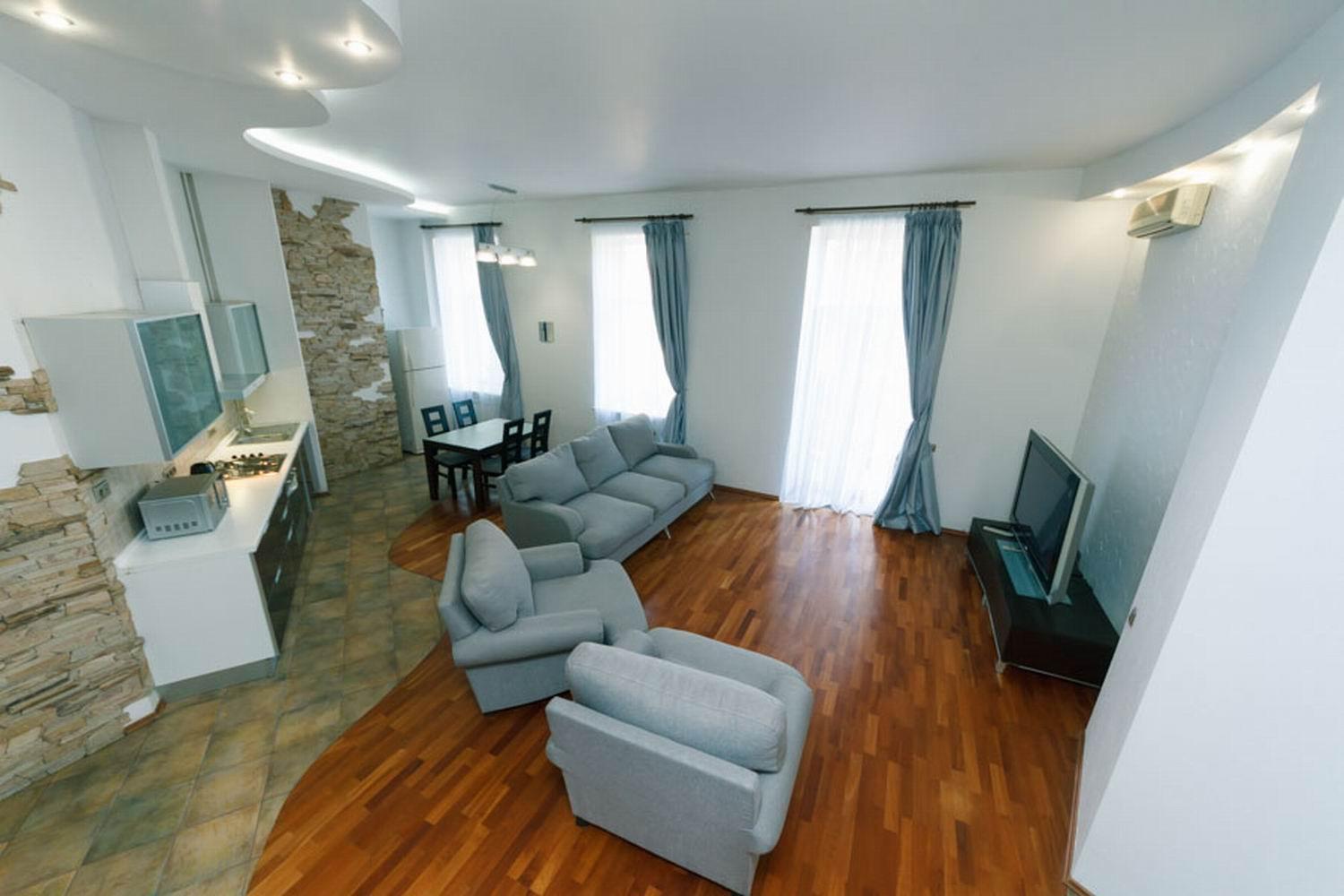 LUX near Maidan, Khreschutyk 3BR view 5