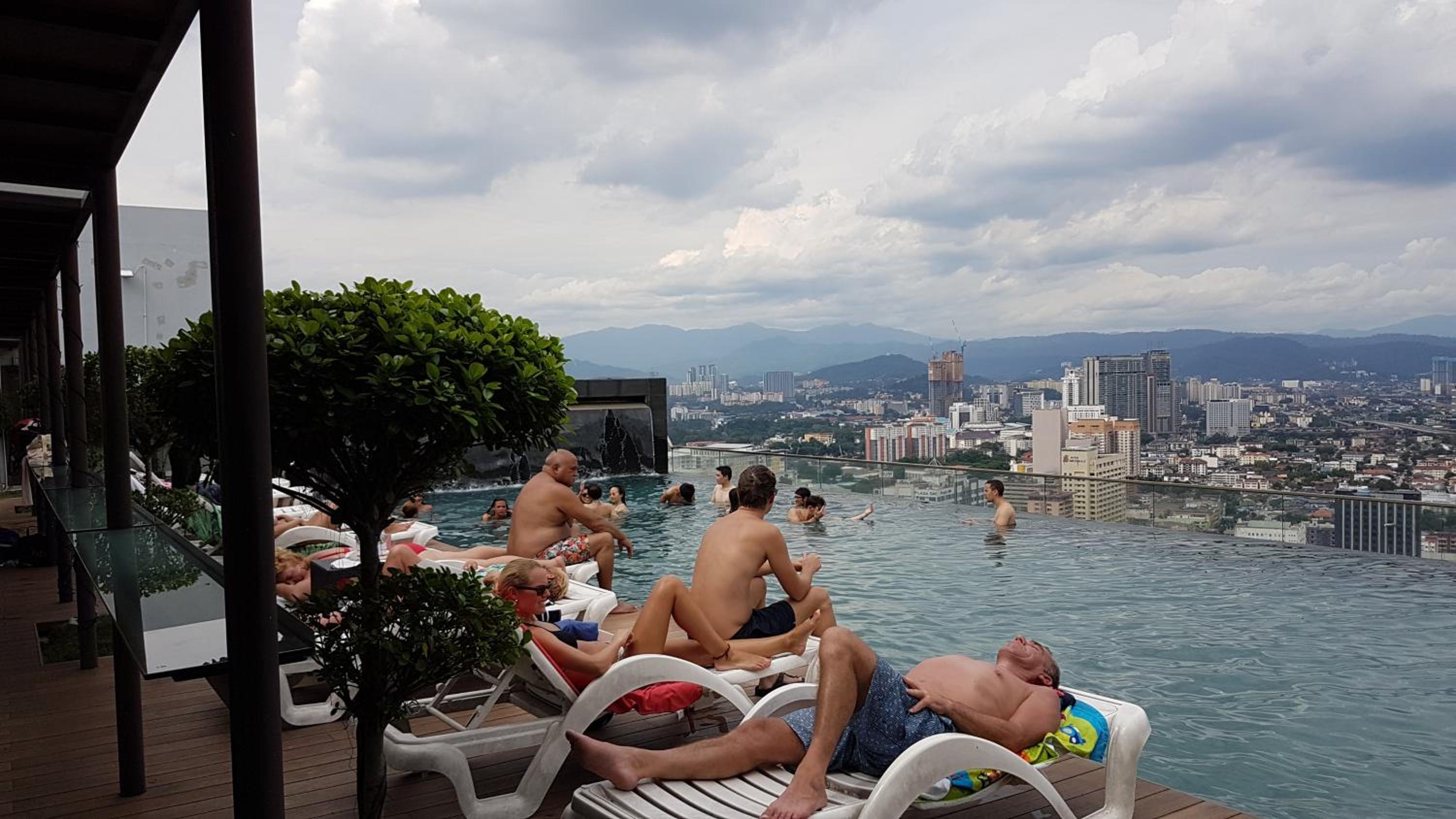 SkyBed Over The Sky Hostel @Regalia Suites & Residences KL