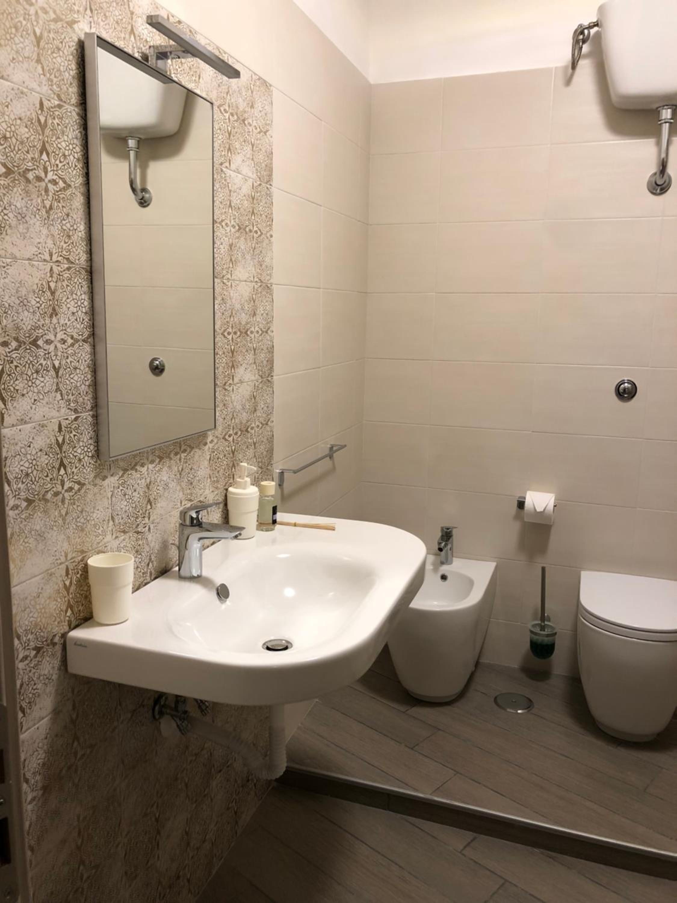 Napoli City Inn
