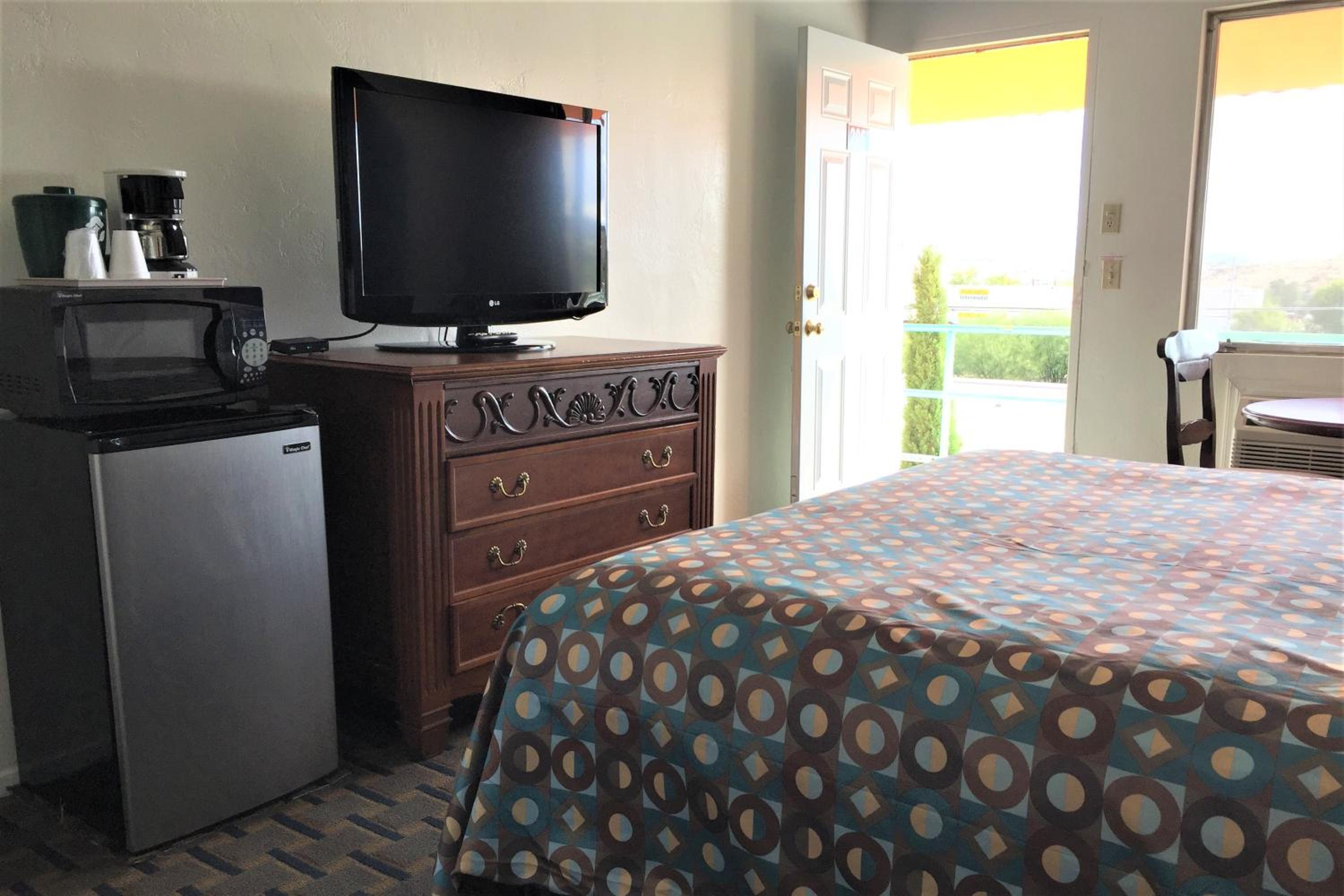 Kingman Vacations - Ramblin Rose Motel - Property Image 20