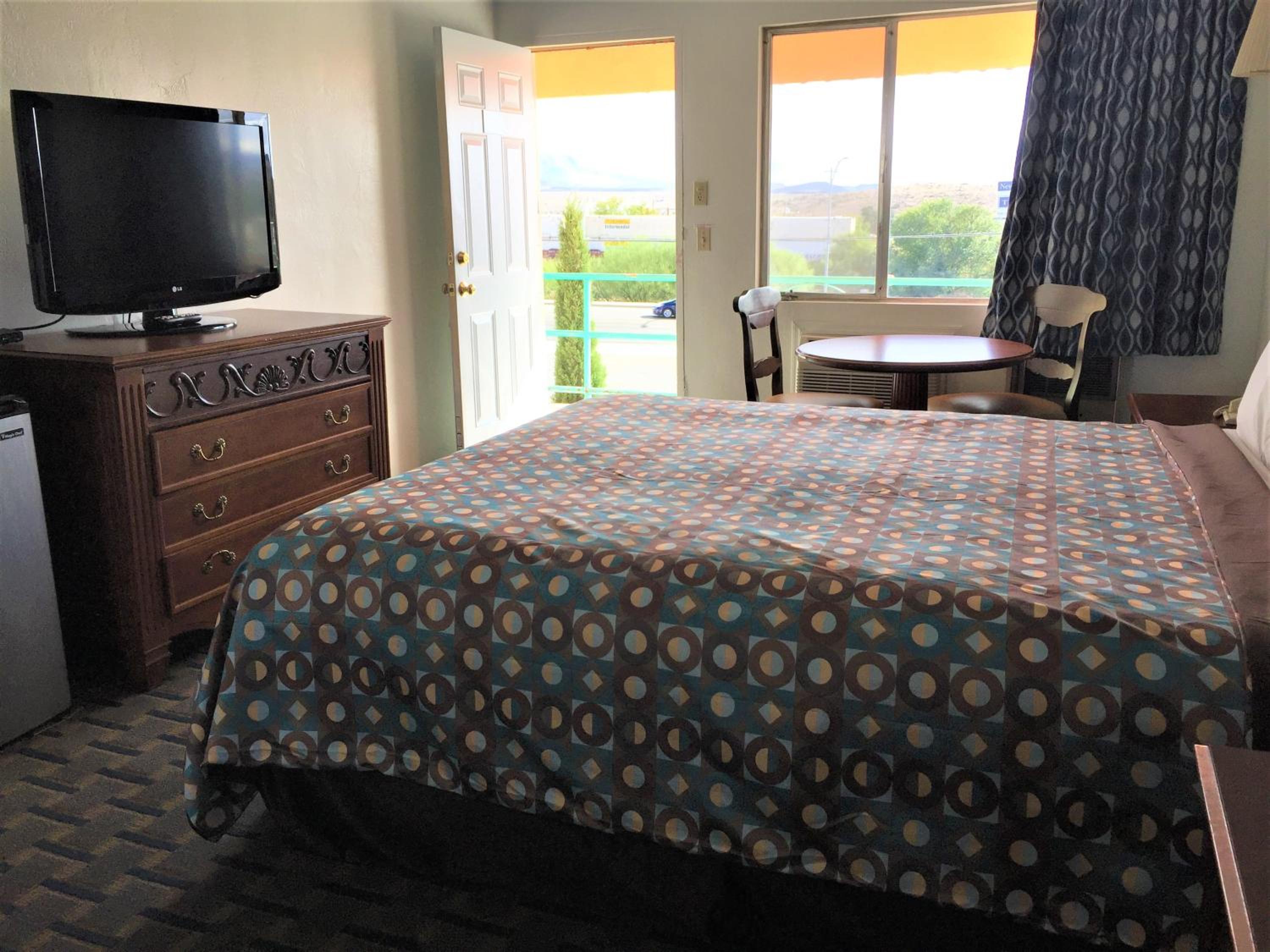 Kingman Vacations - Ramblin Rose Motel - Property Image 5