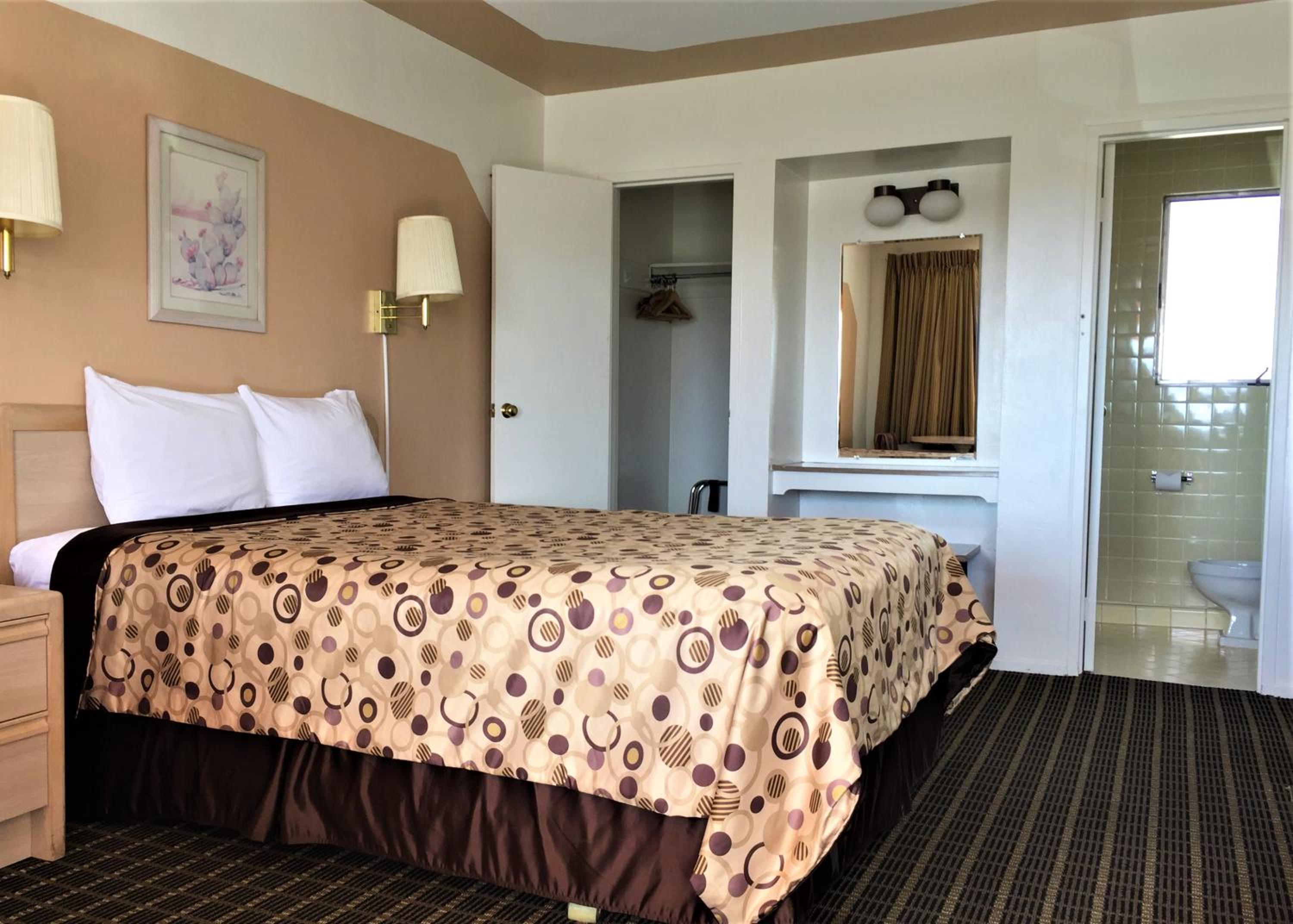 Kingman Vacations - Ramblin Rose Motel - Property Image 6