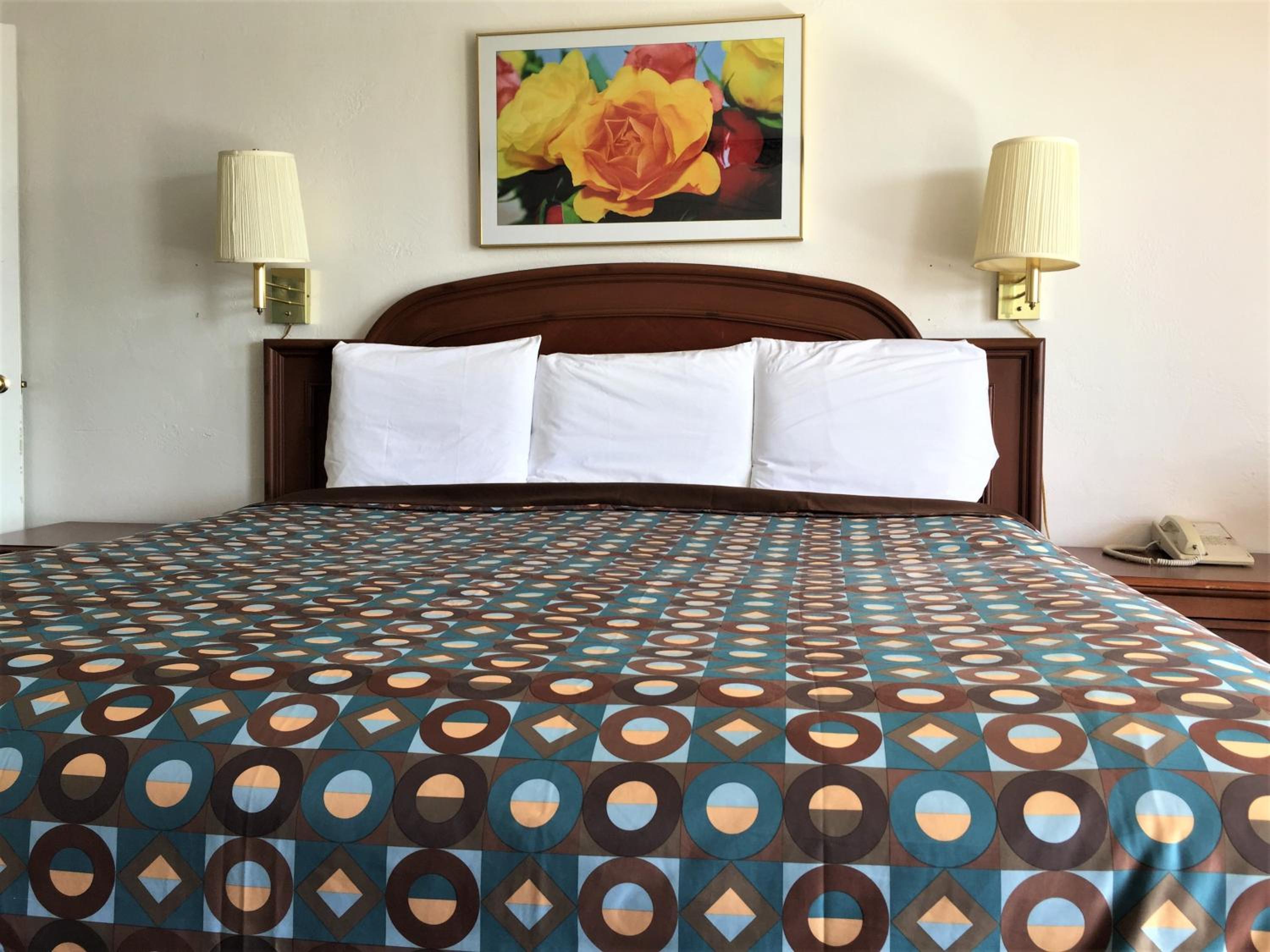 Kingman Vacations - Ramblin Rose Motel - Property Image 23