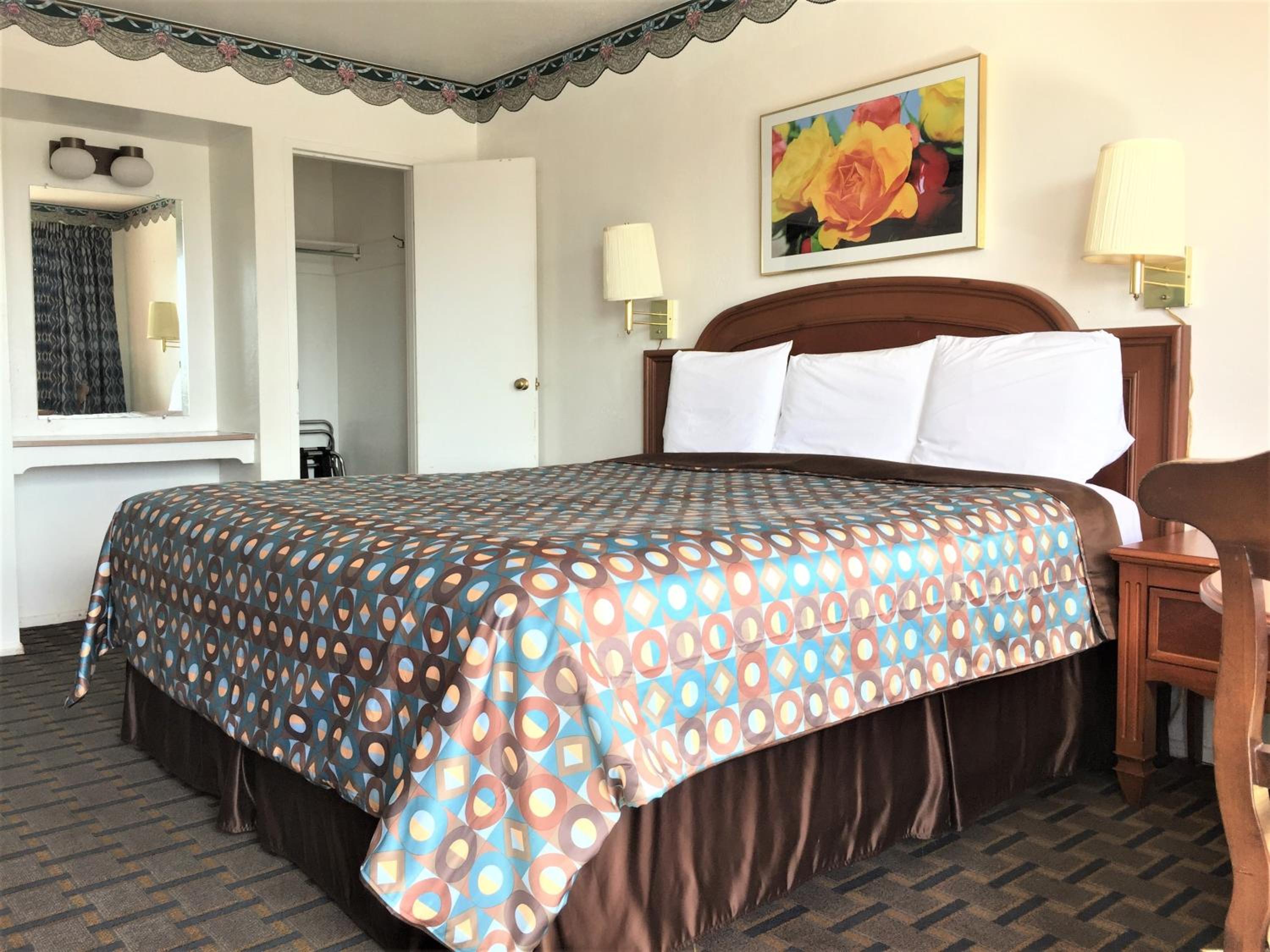 Kingman Vacations - Ramblin Rose Motel - Property Image 4