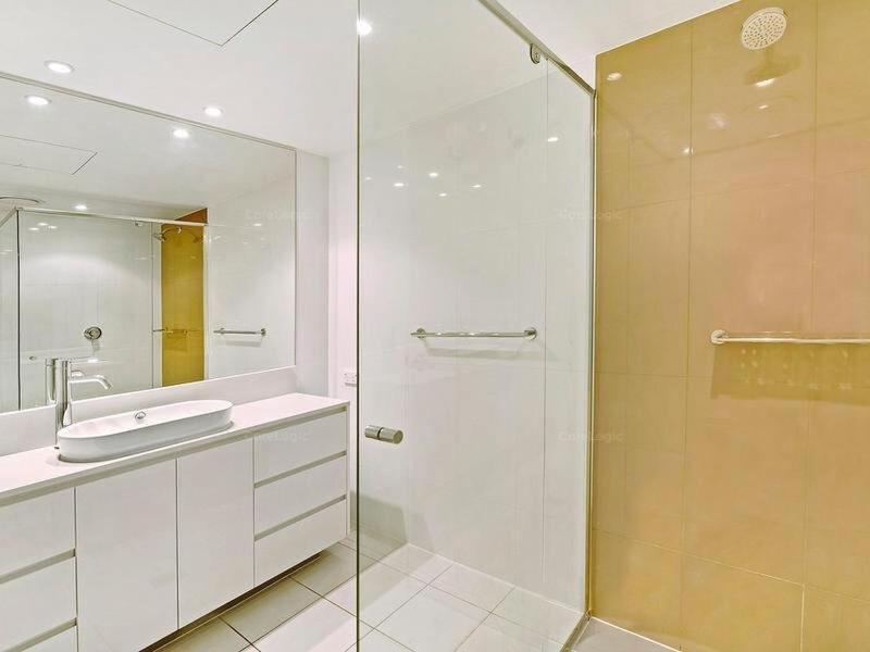 Number 1 H Residences - WiFi, Parking & More by Gold Coast Holidays