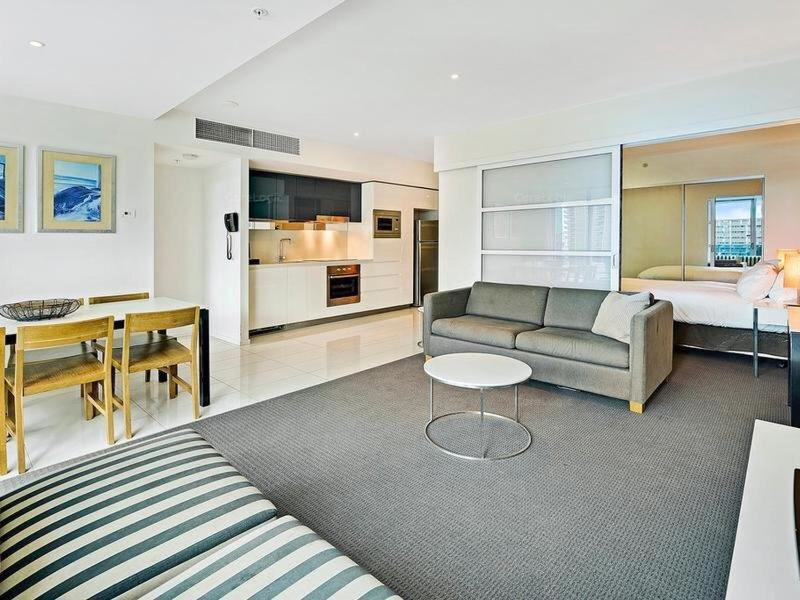 Number 1 H Residences - WiFi, Parking & More by Gold Coast Holidays