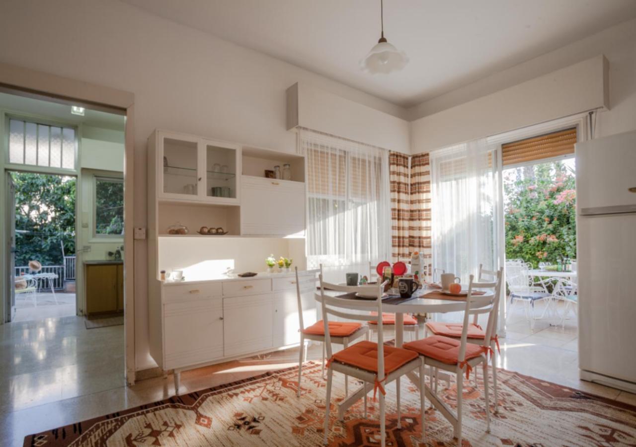 Sunny Family Home By The Beach