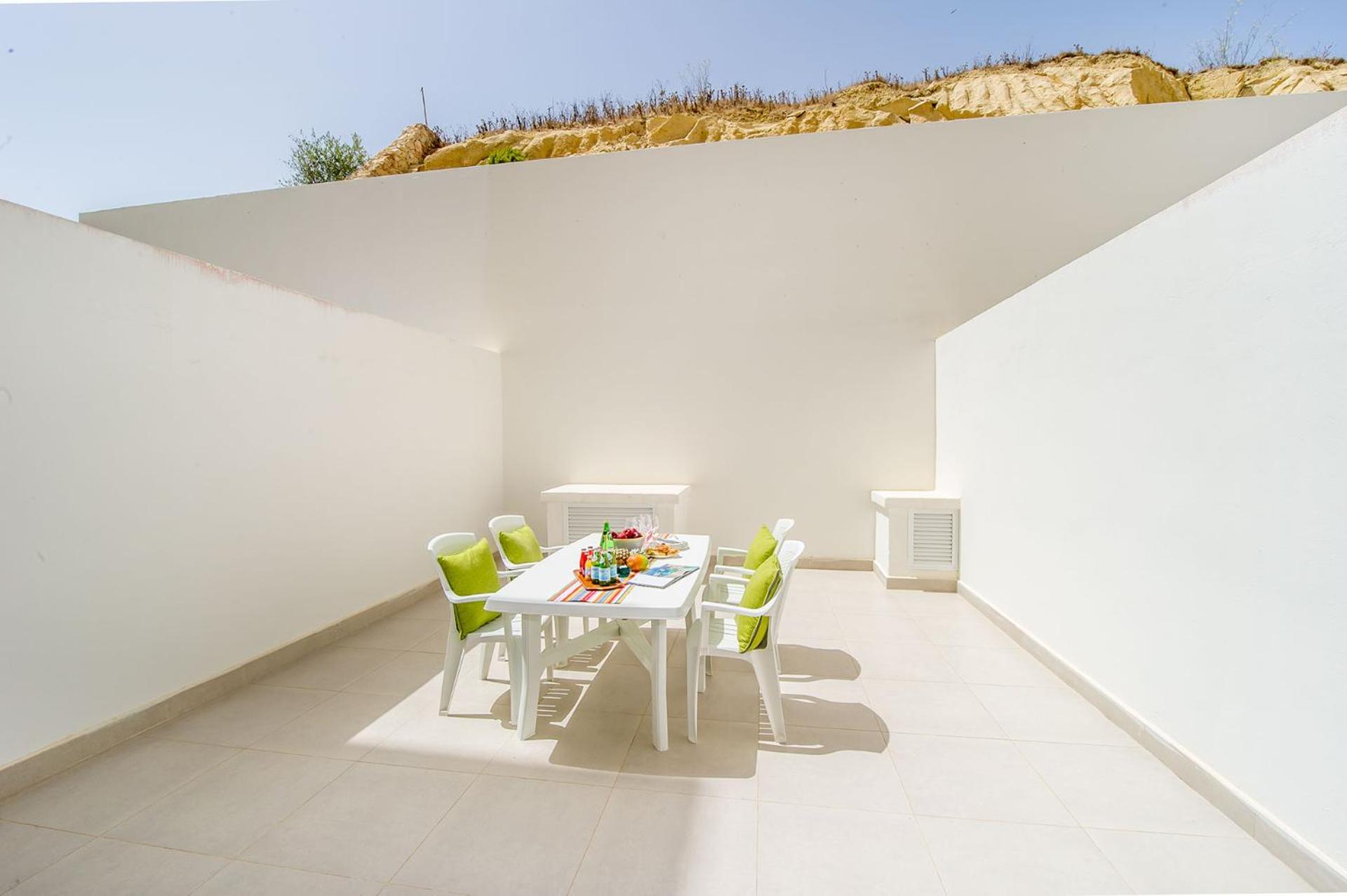 Hillock Residence Apartments