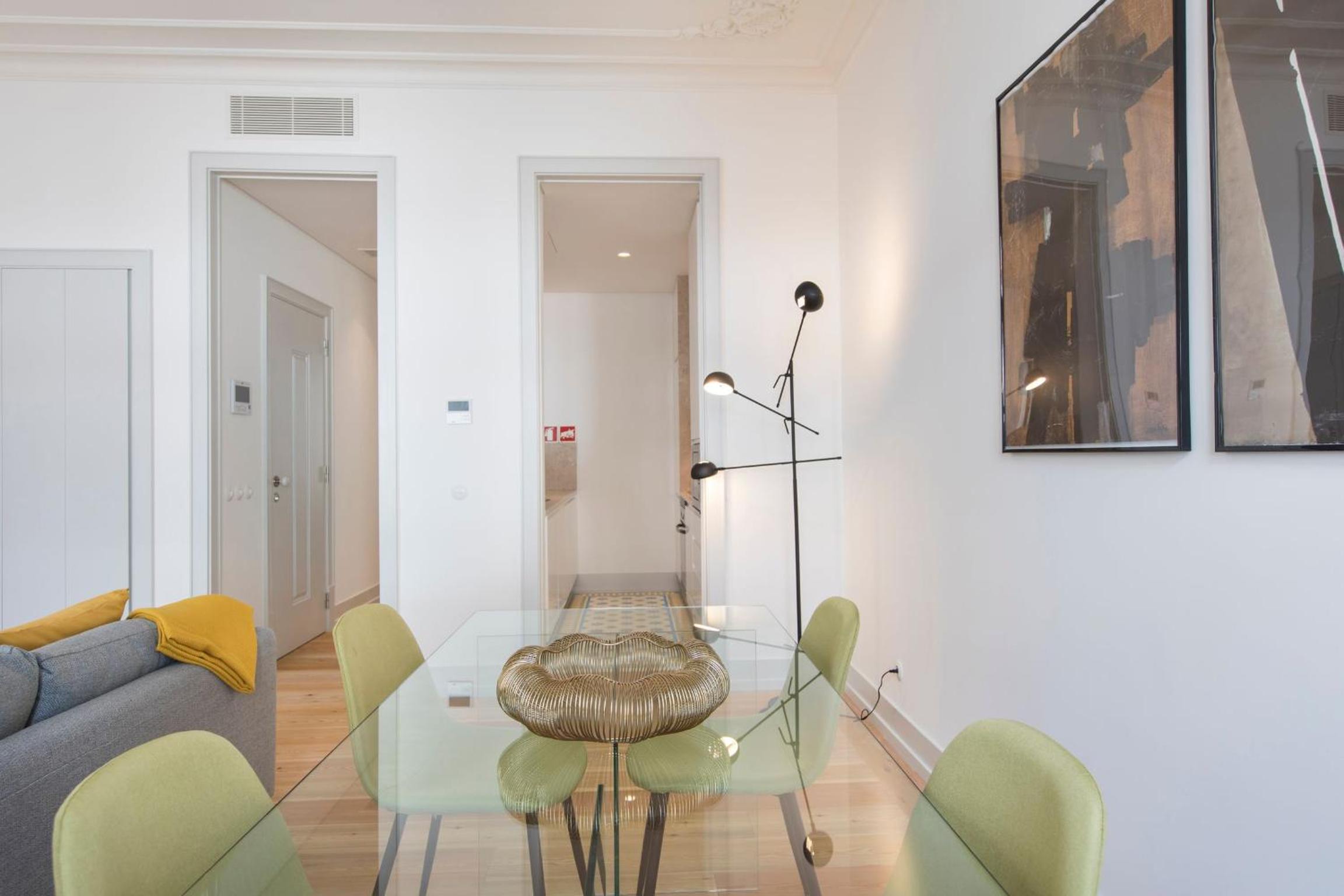 Fancy Downtown Lisbon Apartment by LovelyStay view 4
