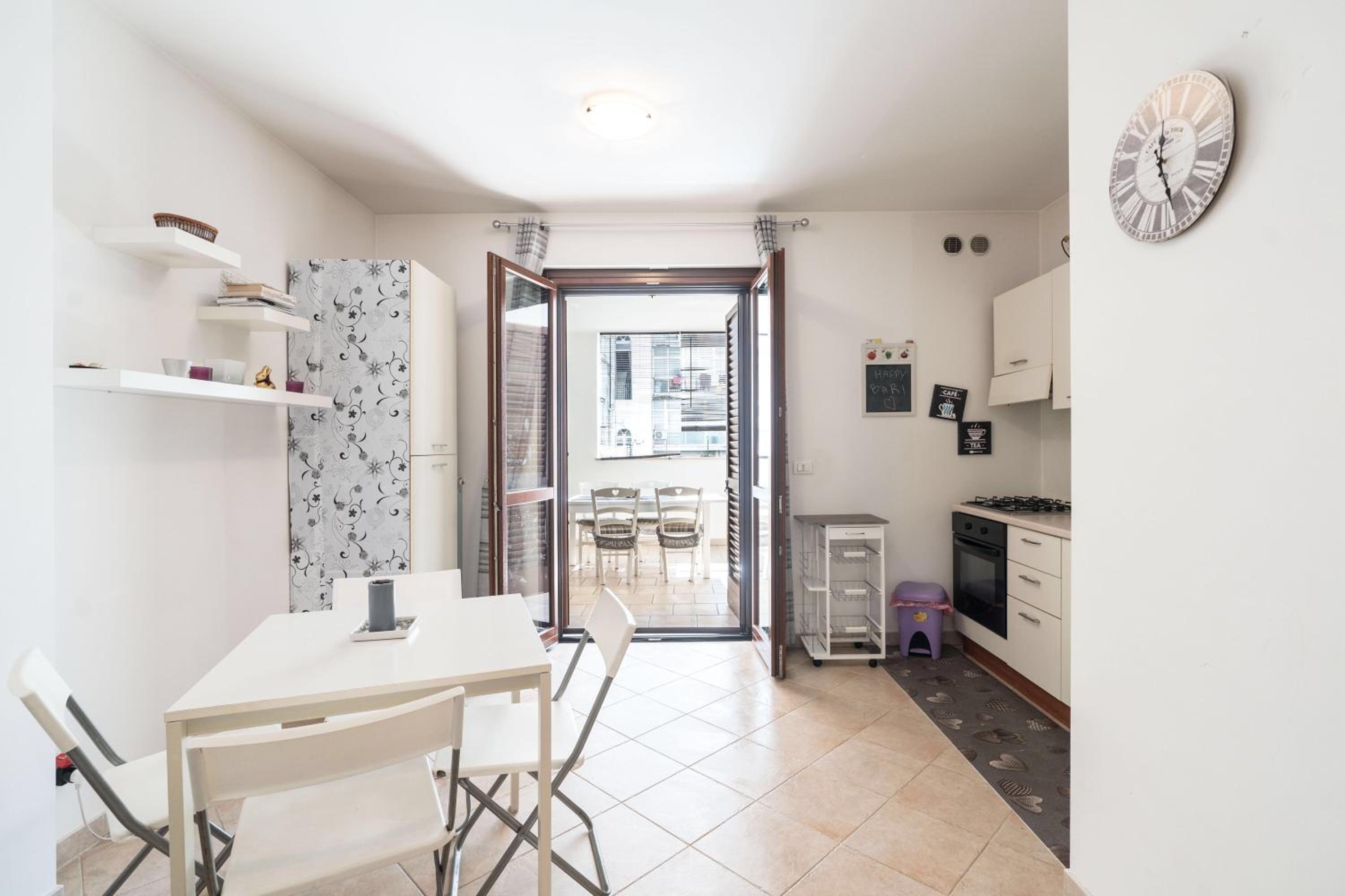 Happy Bari en Bari — kitchen