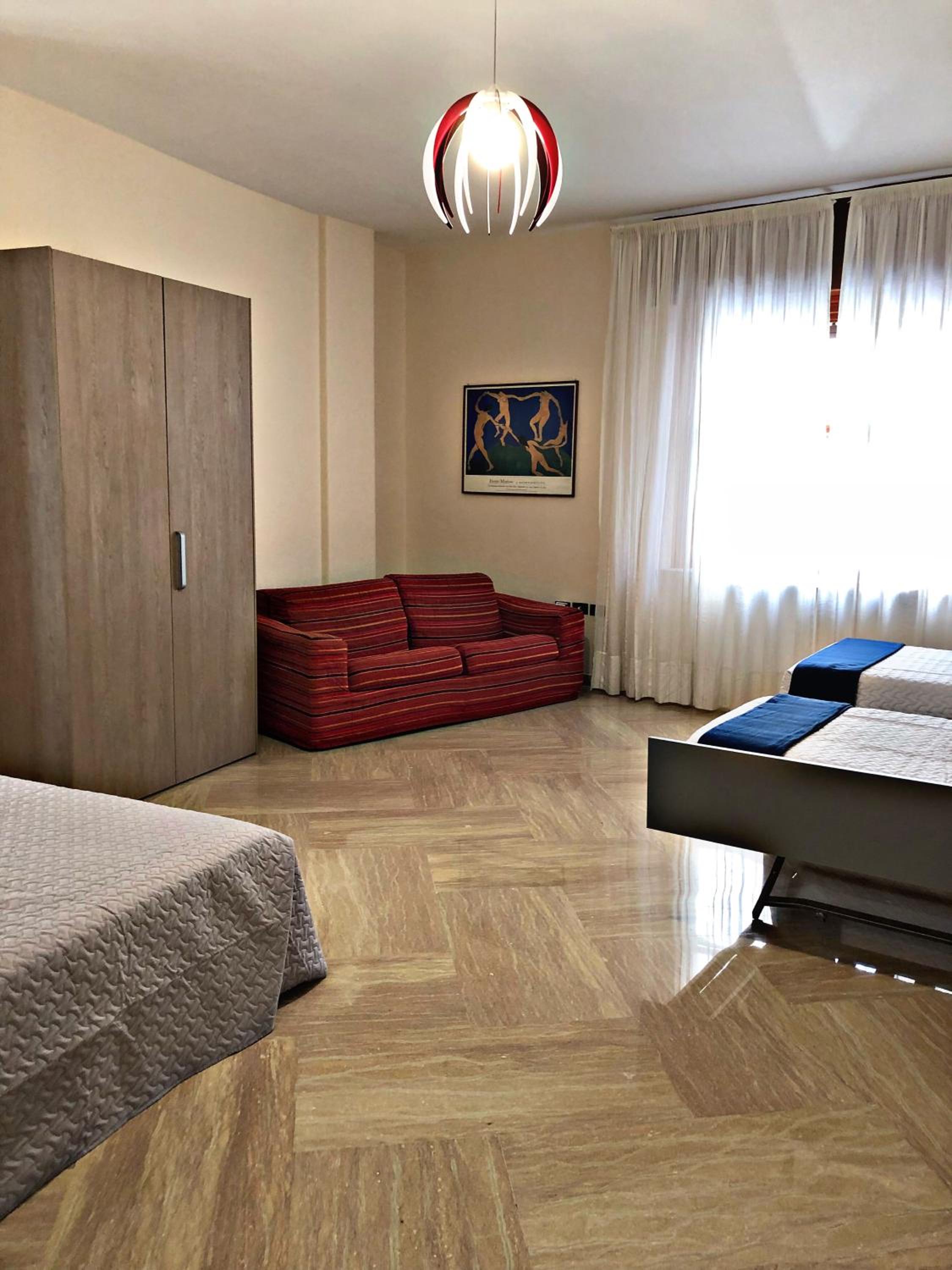 Napoli City Inn