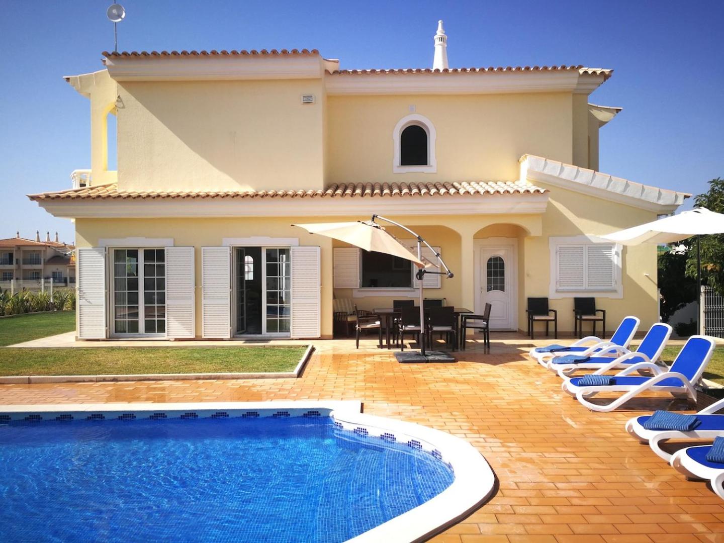 Heated Pool 6 Bedroom Private Villa in Center of Olhos de Água view 3