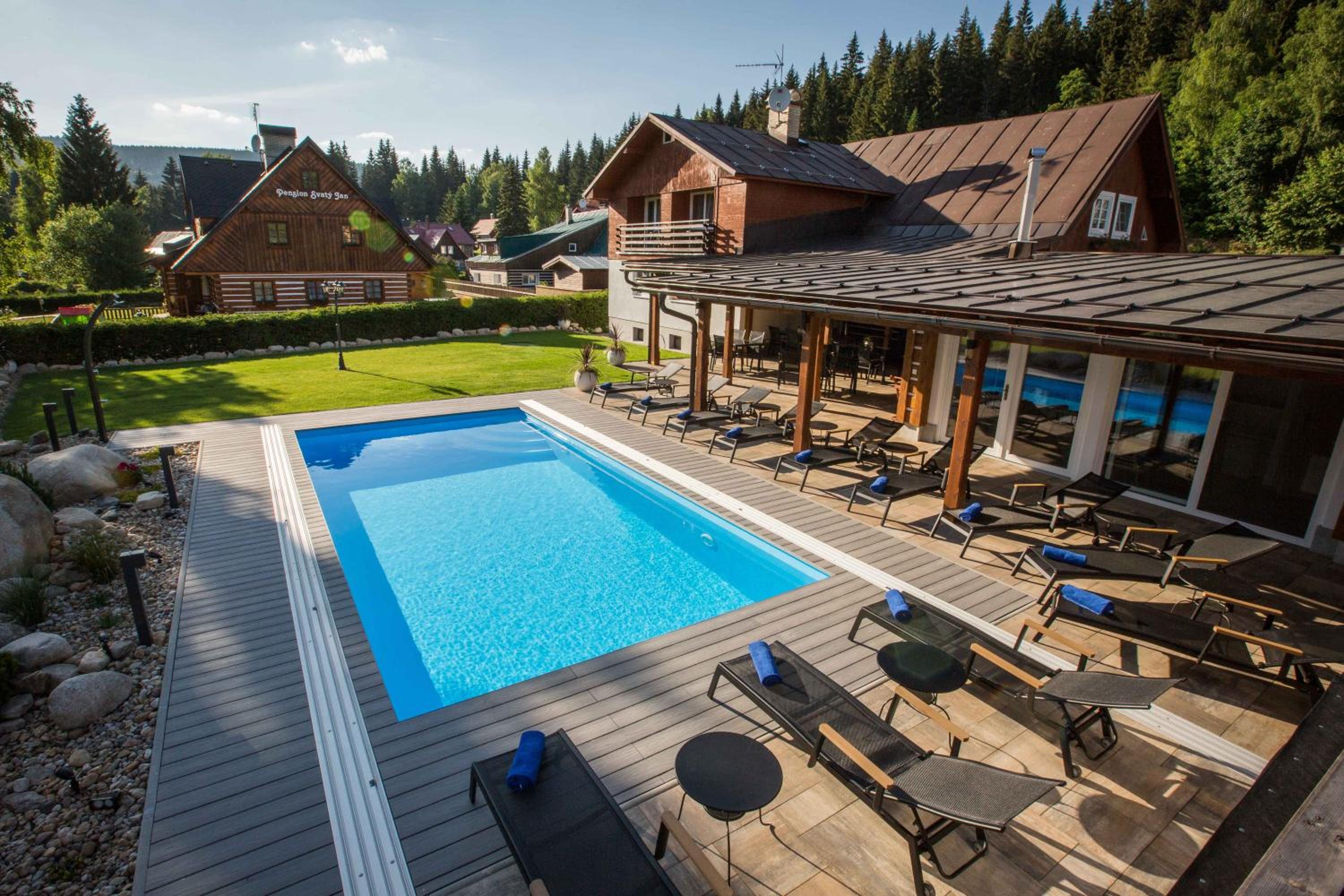 Chalet Schäfer s vyhřívaným bazénem se slanou vodou a saunou view 4