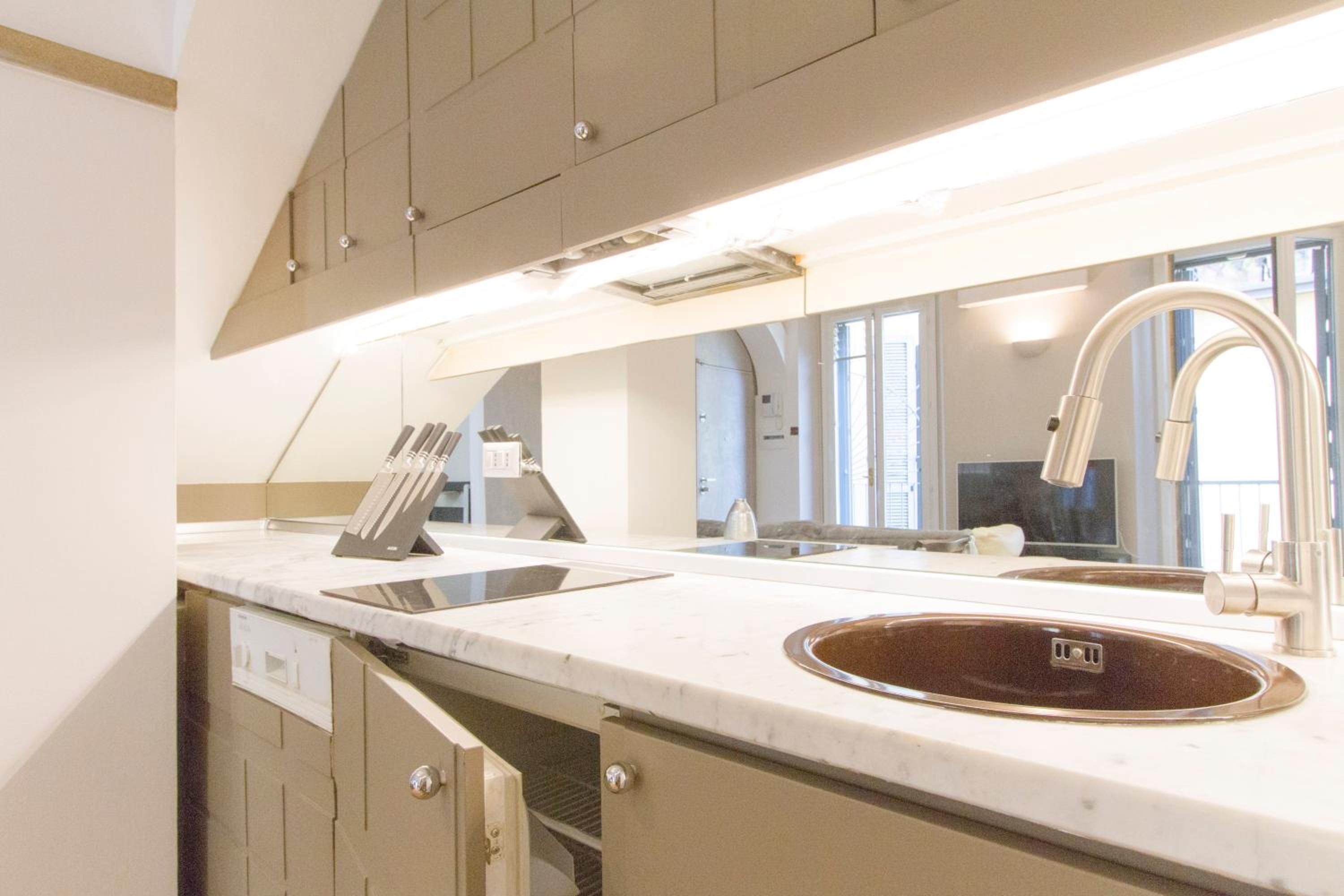 Easylife - Milano - Correnti 24 - Duomo
