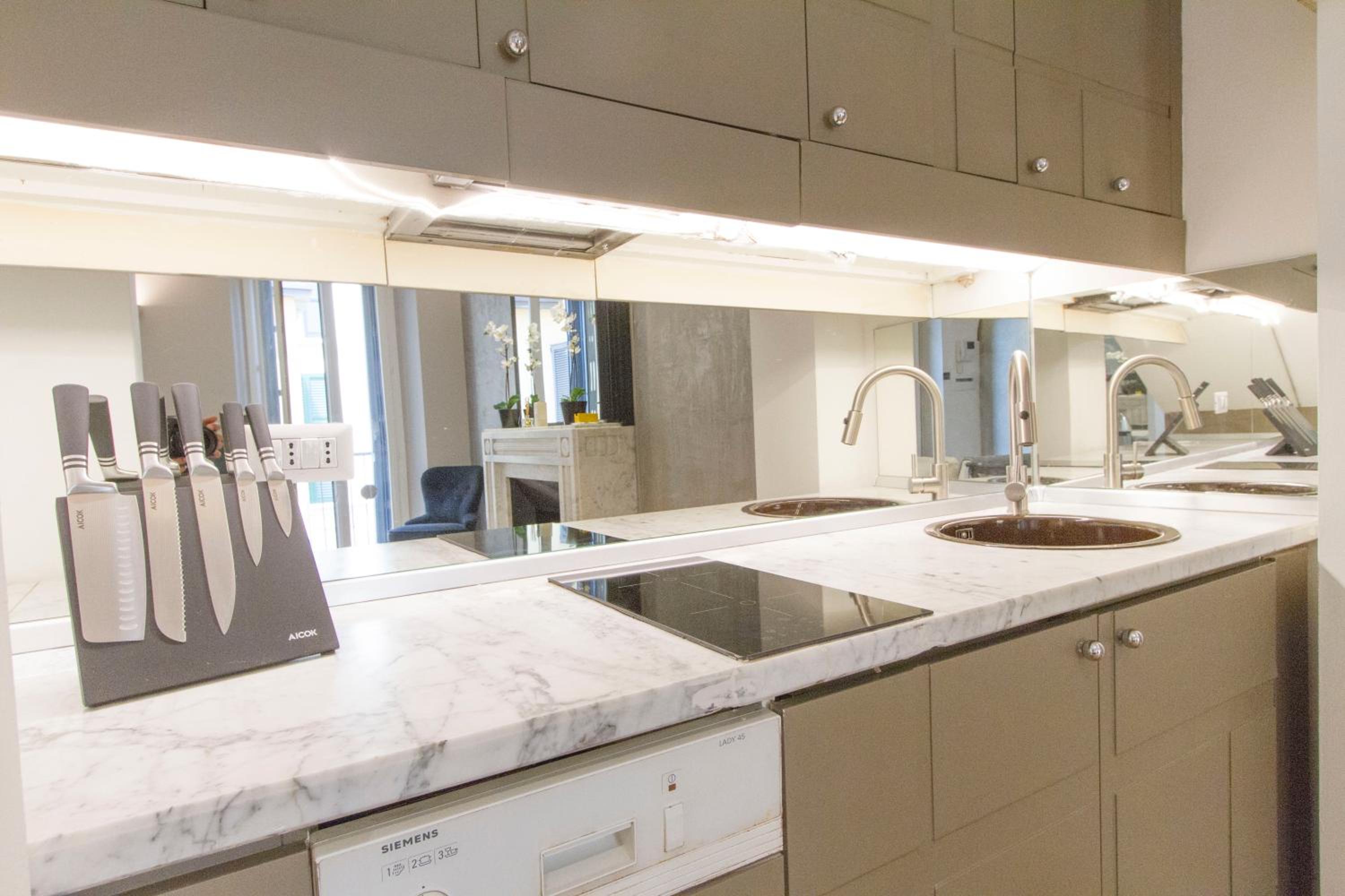 Easylife - Milano - Correnti 24 - Duomo
