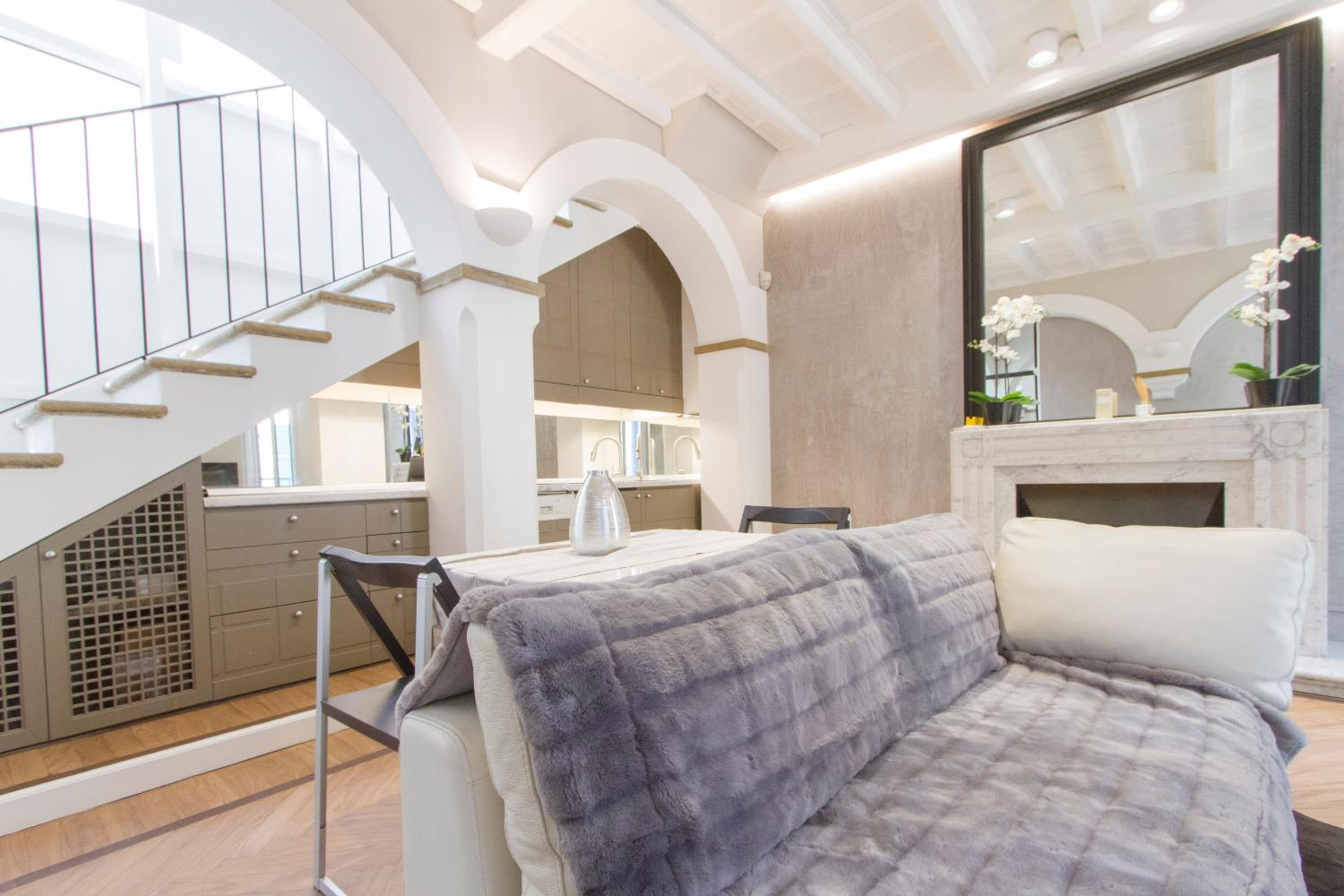Easylife - Milano - Correnti 24 - Duomo