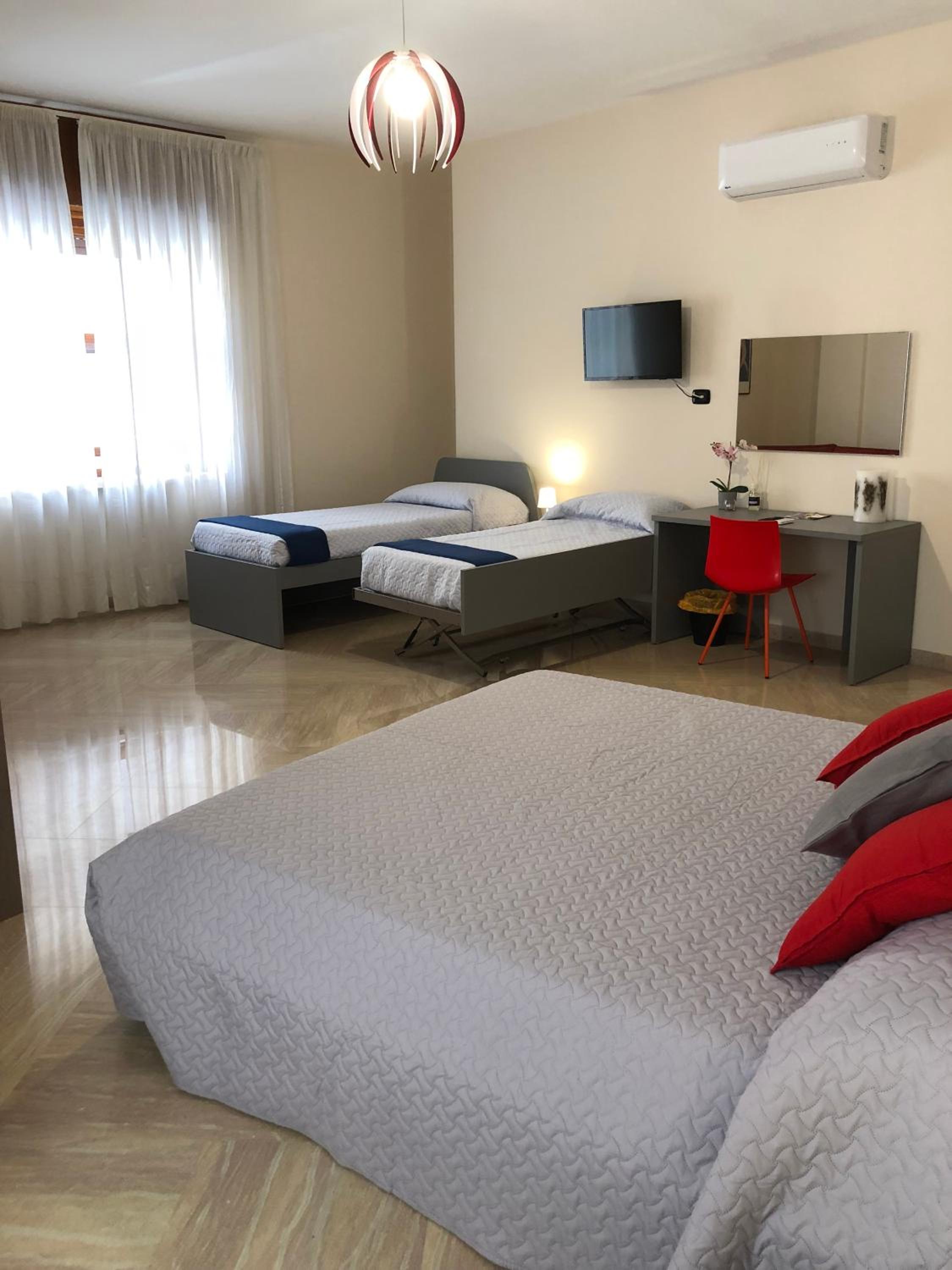 Napoli City Inn