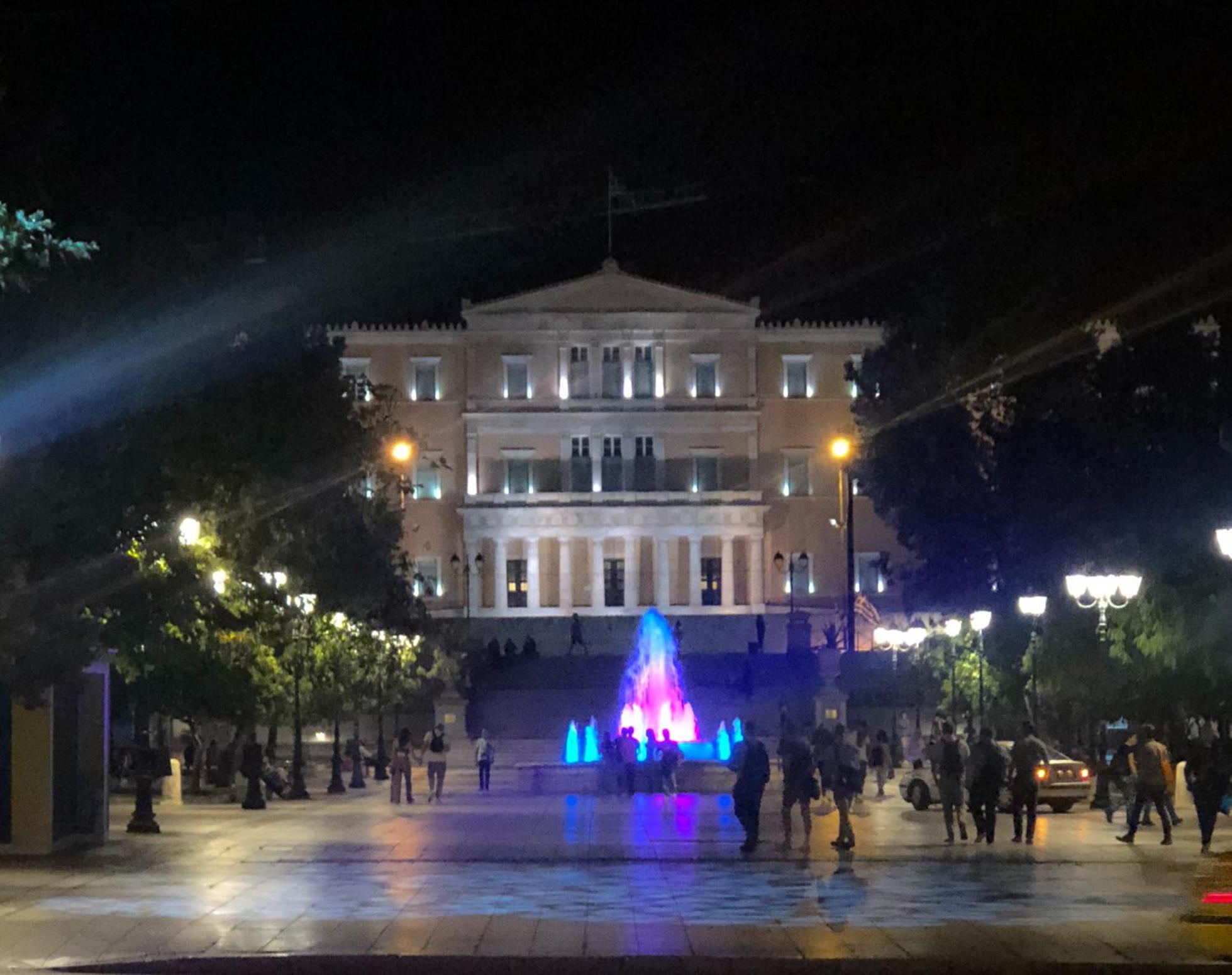 Acropolis area 5 minutes to the Museum and metro