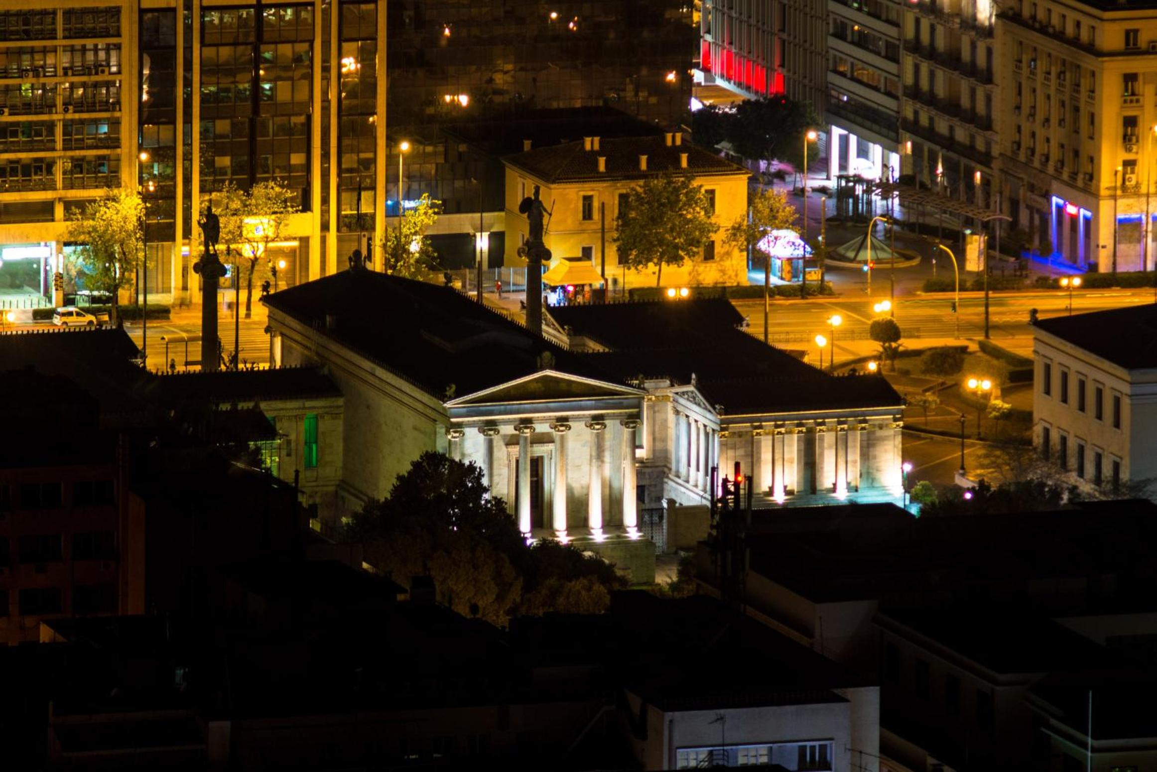 Acropolis area 5 minutes to the Museum and metro
