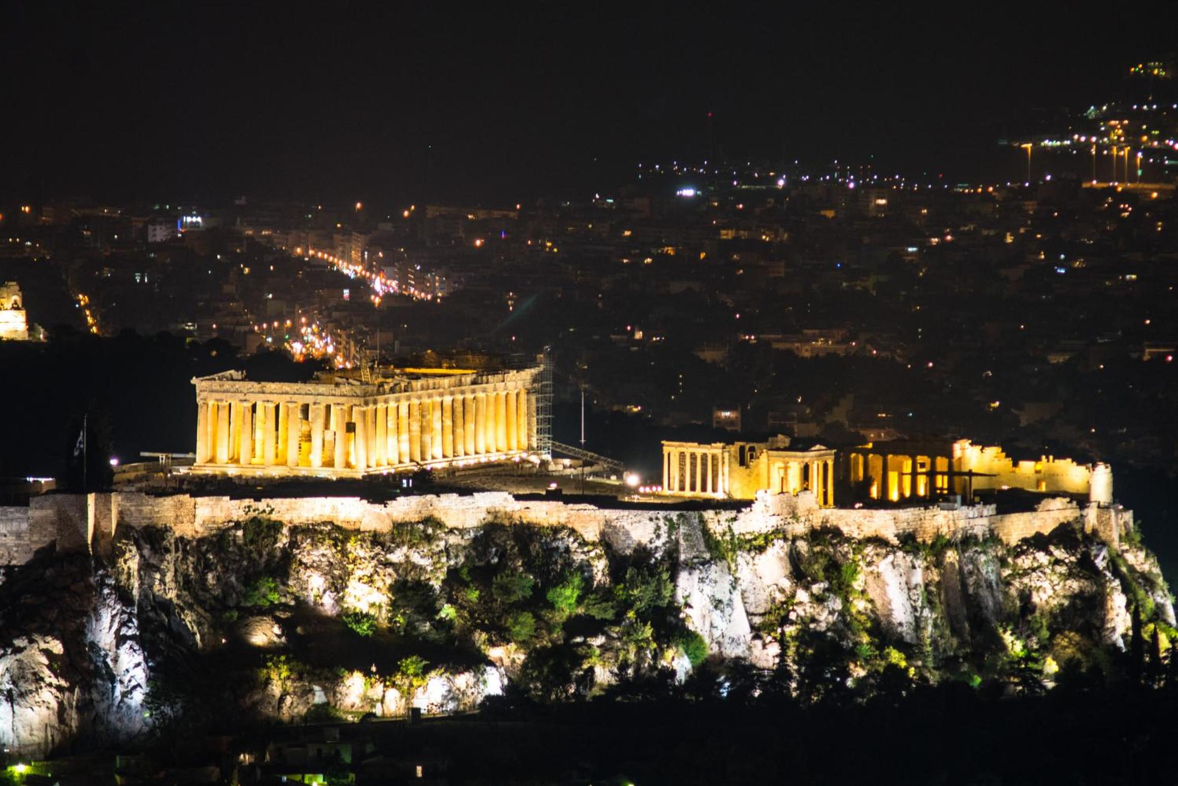 Acropolis area 5 minutes to the Museum and metro