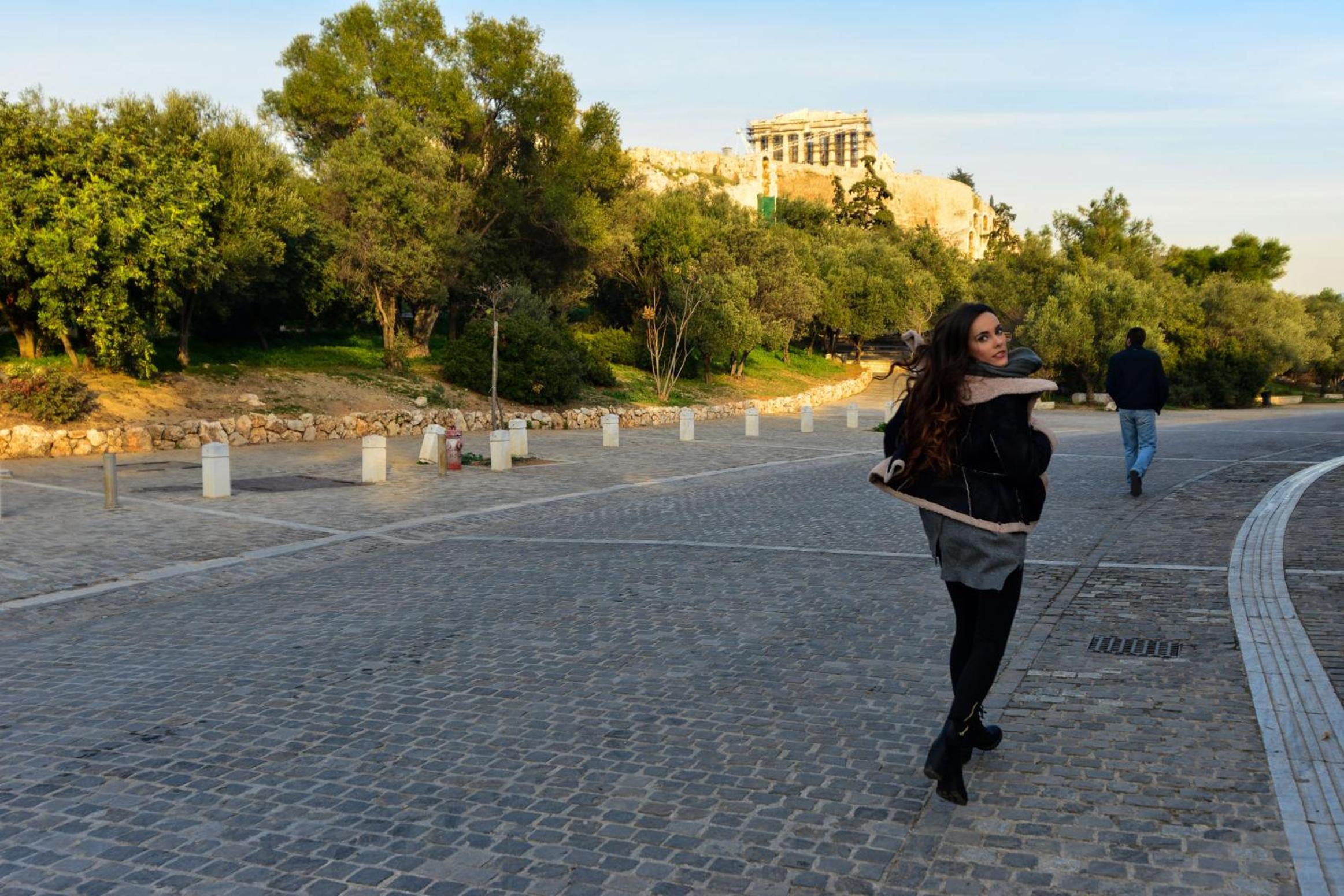 Acropolis area 5 minutes to the Museum and metro