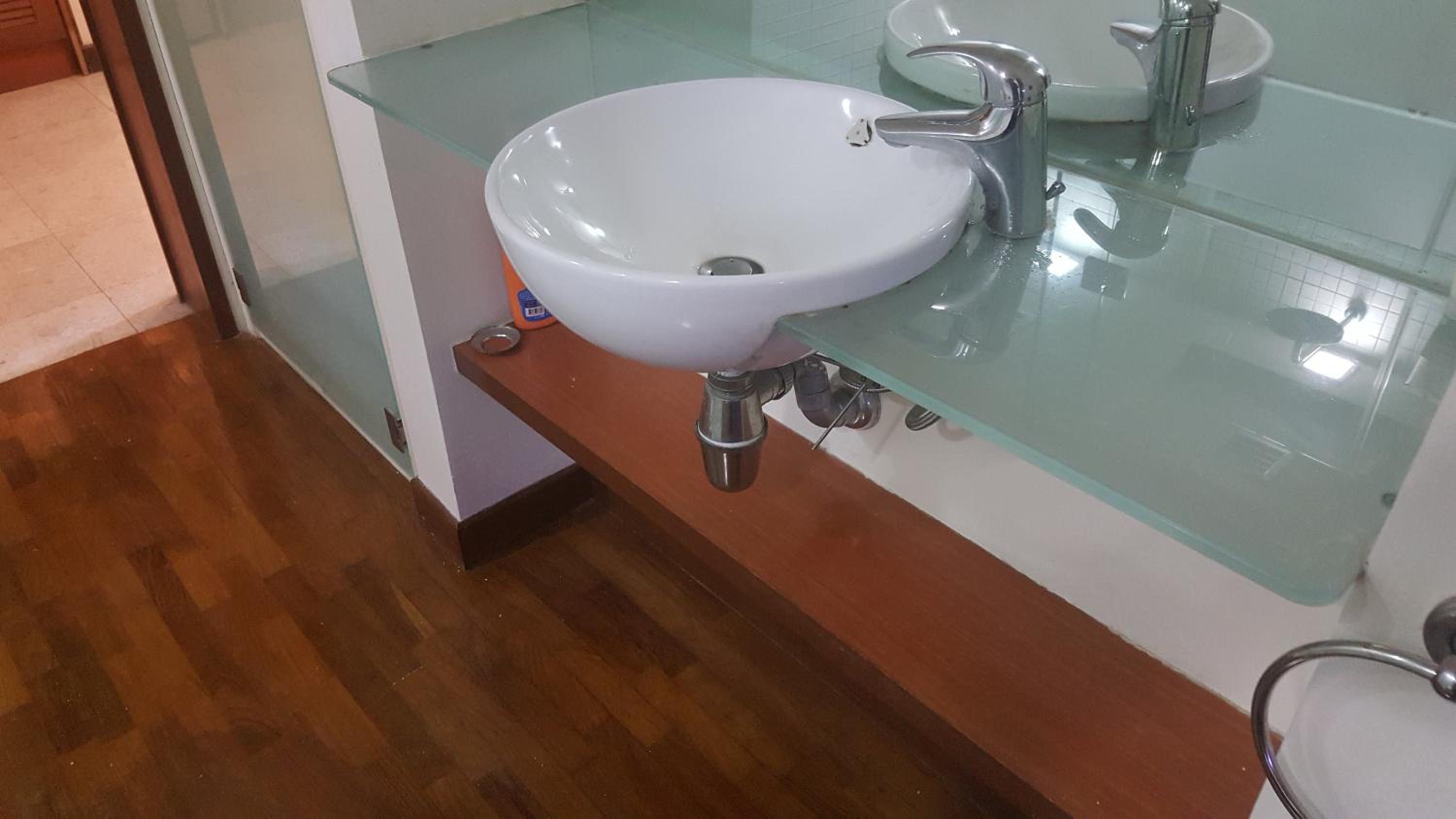 PENINSULA SEMANTAN SUITEs