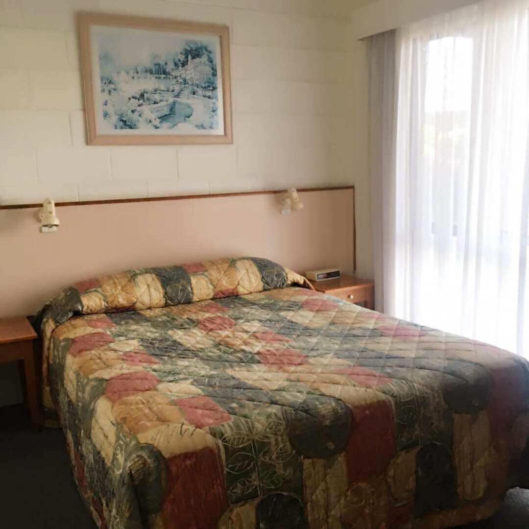 Black Swan Motor Inn