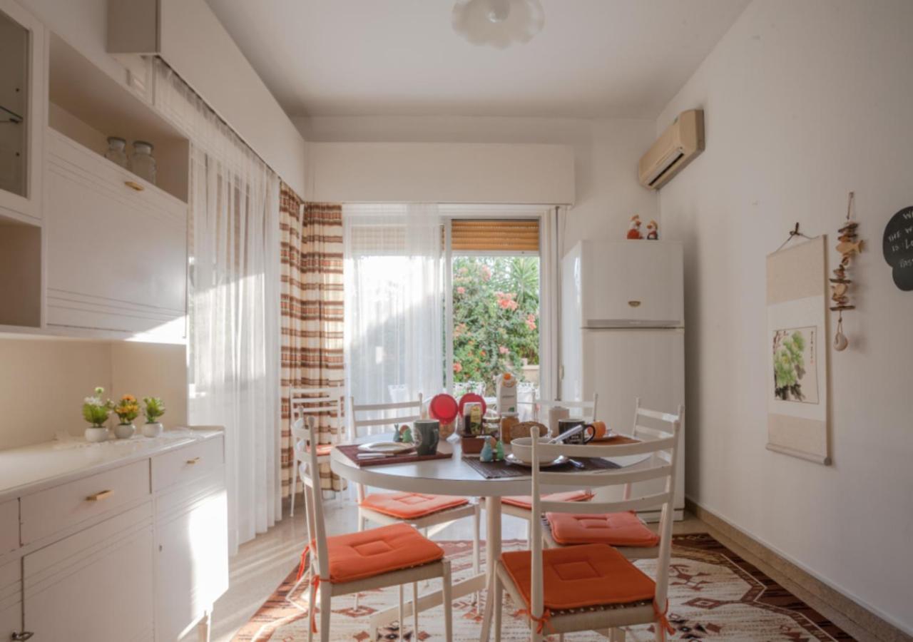 Sunny Family Home By The Beach