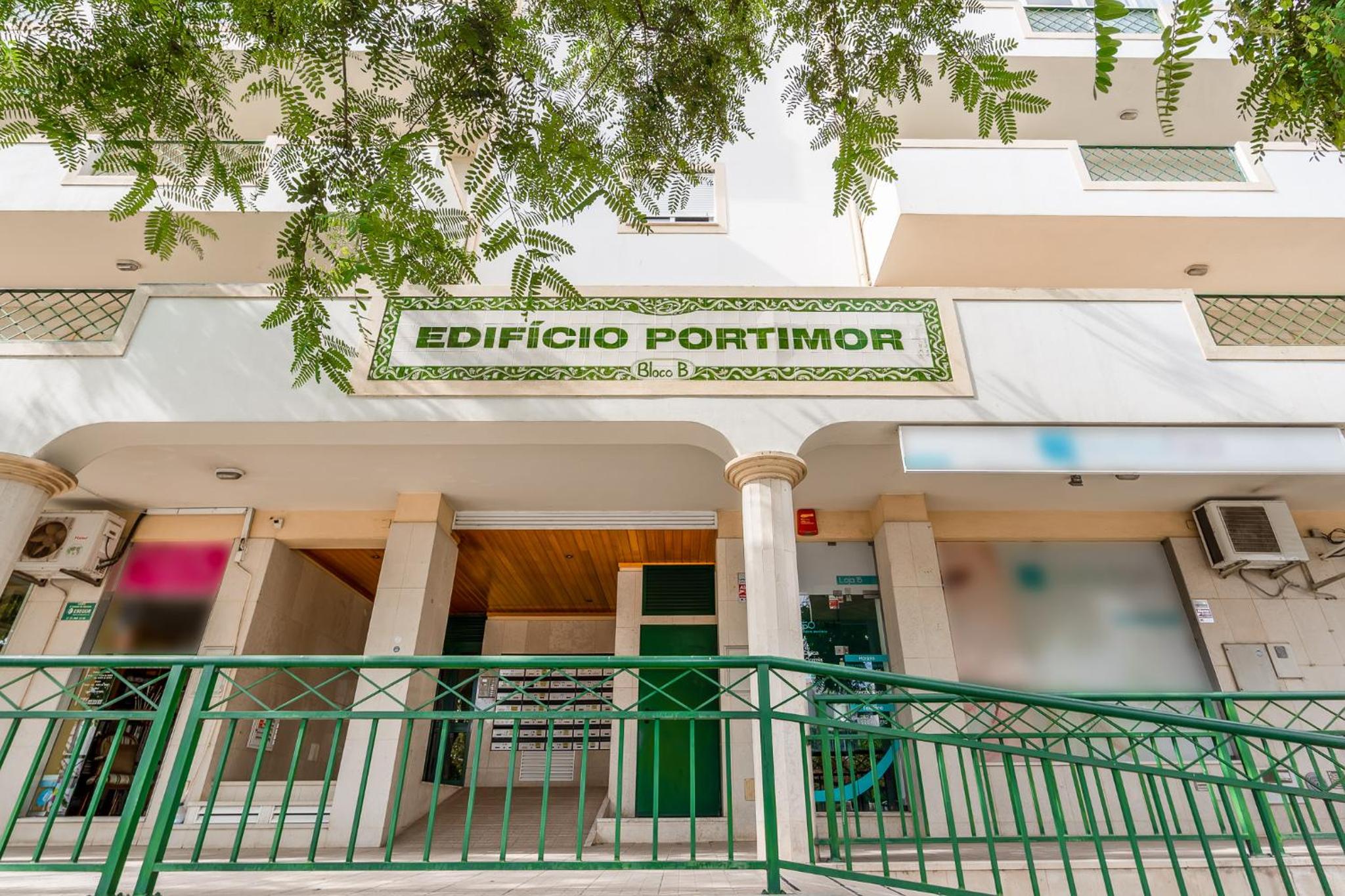 Hotel Cozy Apartment PORTIMÃO City Center - Image 1