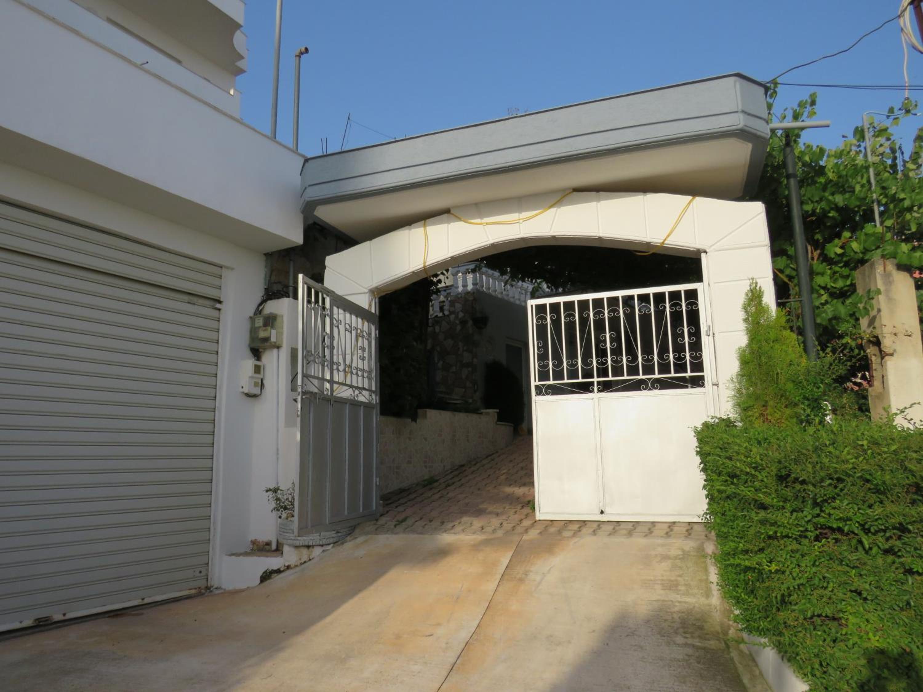 Vila Floban & MIRDAR KOSHI