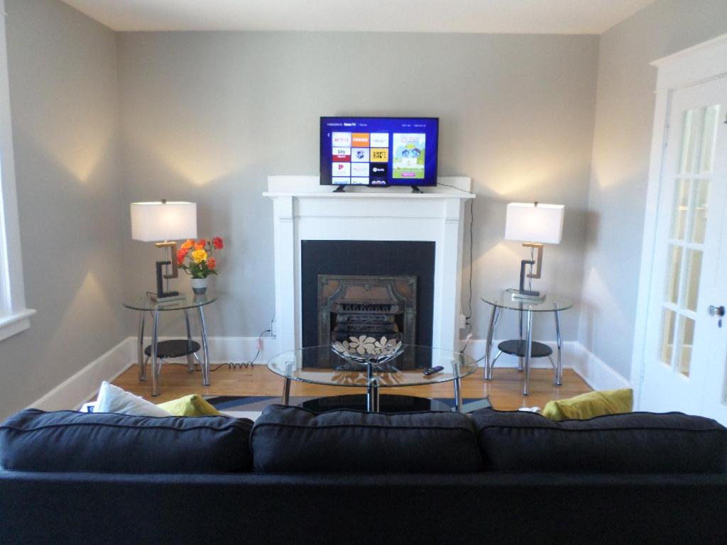 Bright, Clean, Private. In the Heart of Downtown! Parking, Wi-Fi and Netflix included view 2