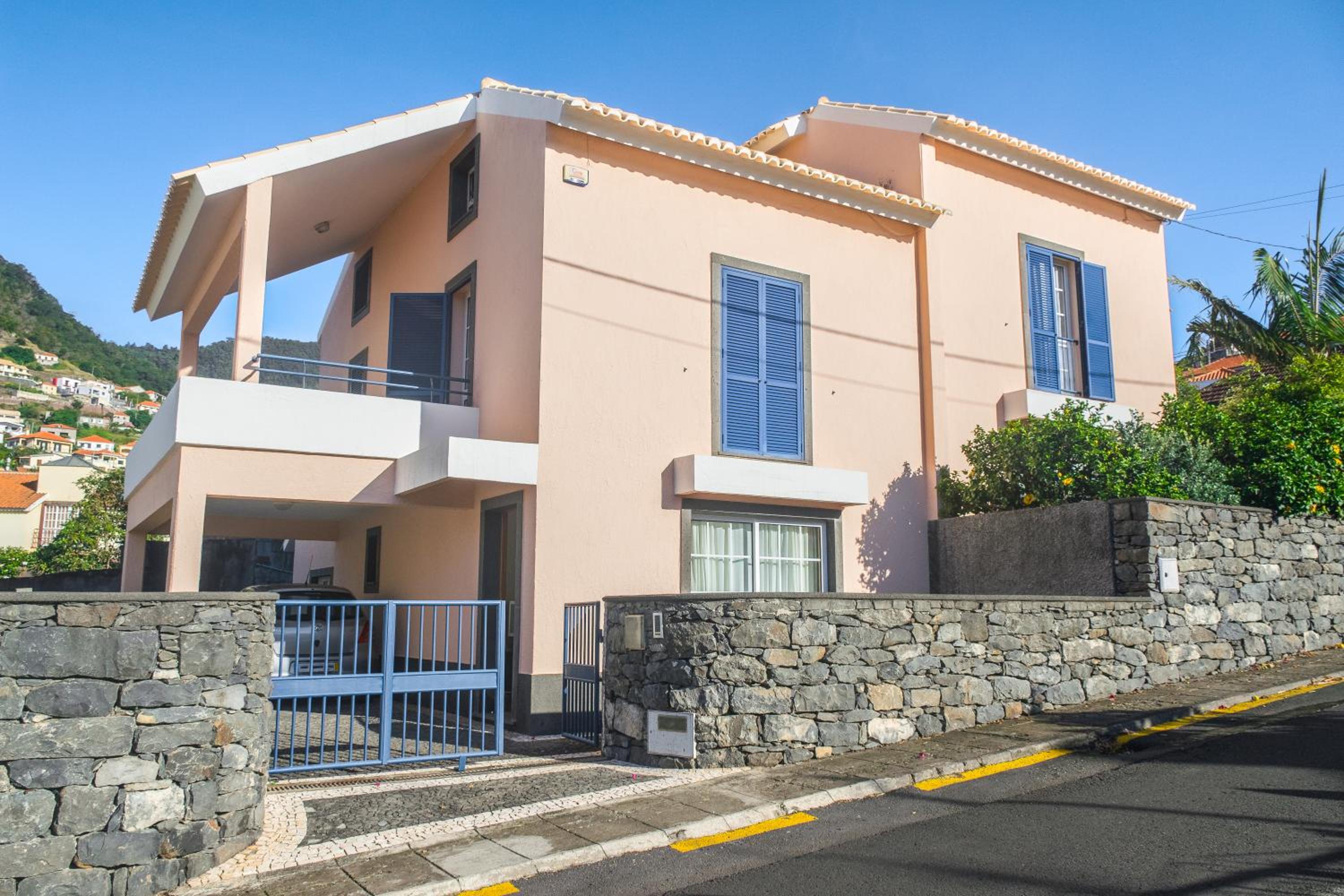 Hotel Feel-at-home in Machico - Image 1