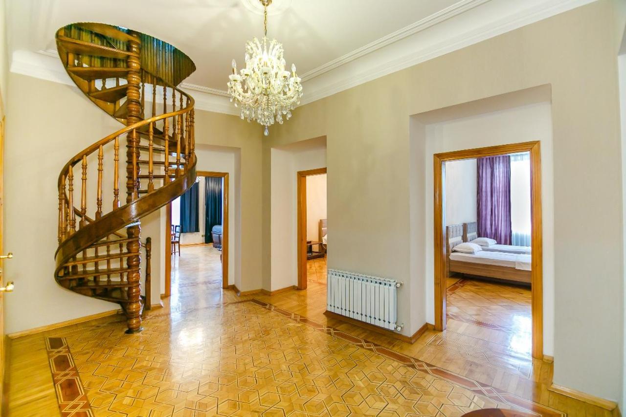 Baku City Apartment 4 Bedrooms