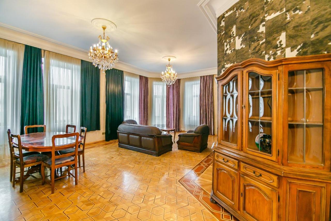Baku City Apartment 4 Bedrooms