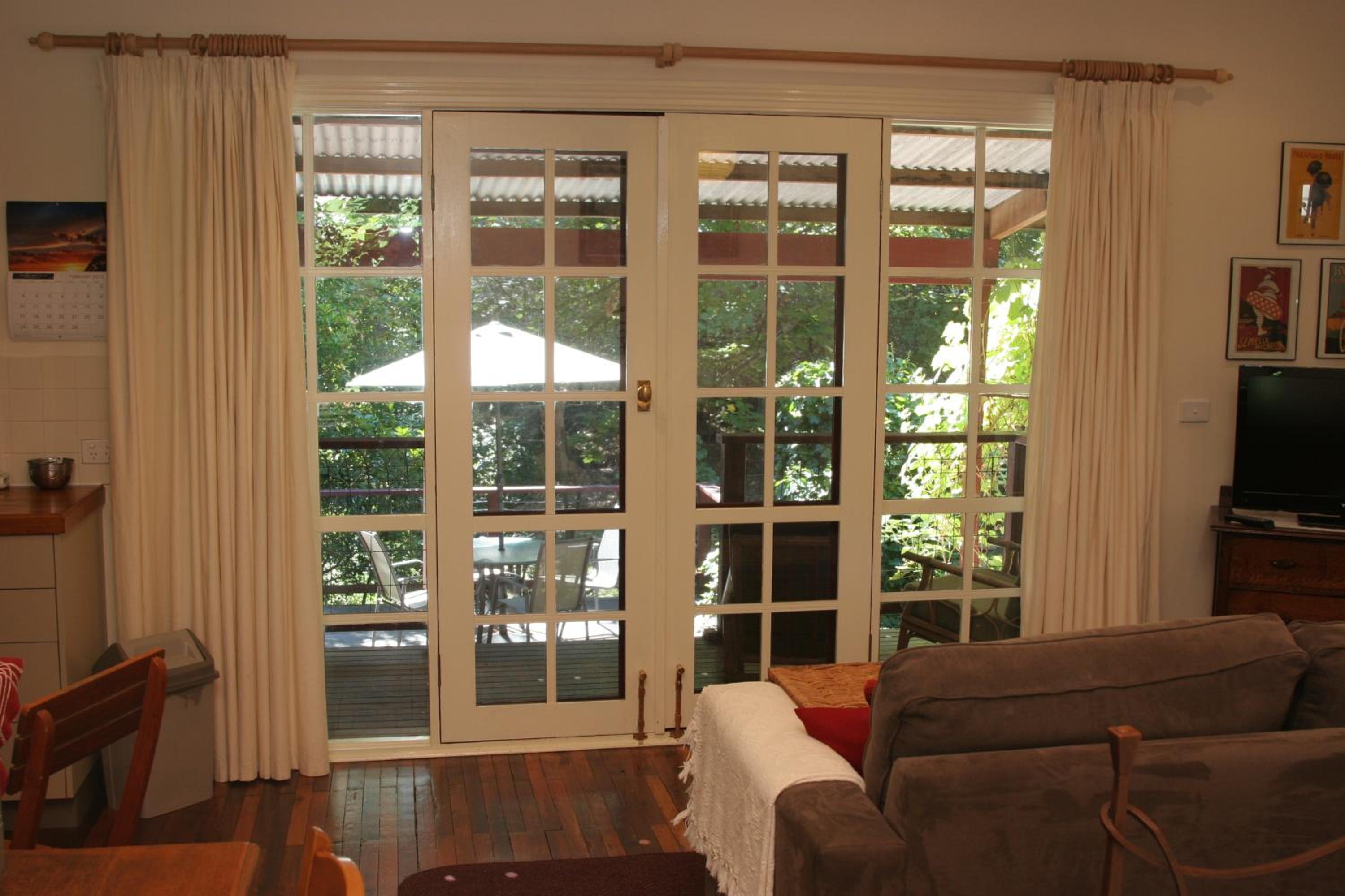 Stone's Throw Cottage Bed and Breakfast