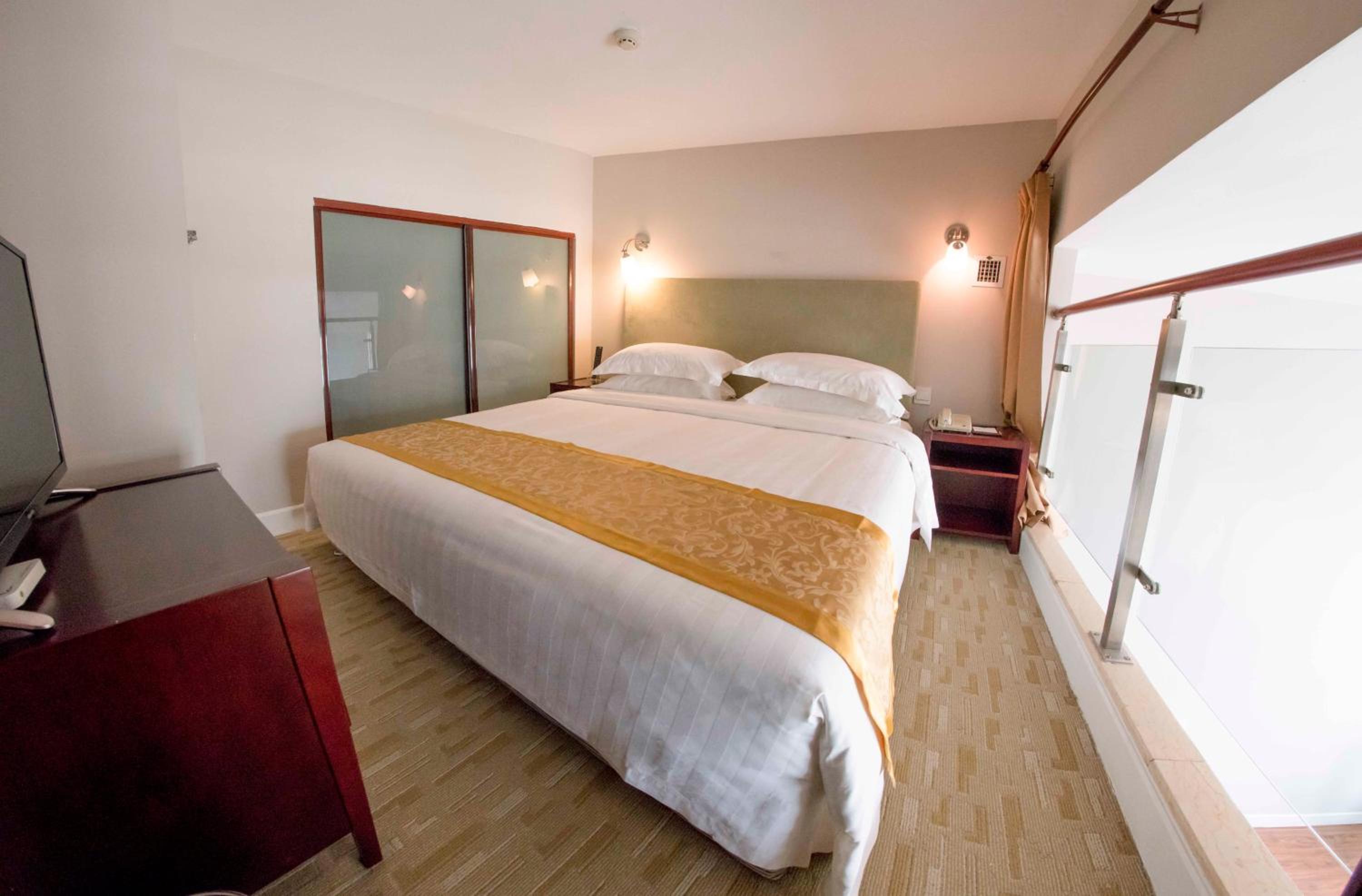 Yantai Meiya International ApartHotel (Previous Ramada Plaza)