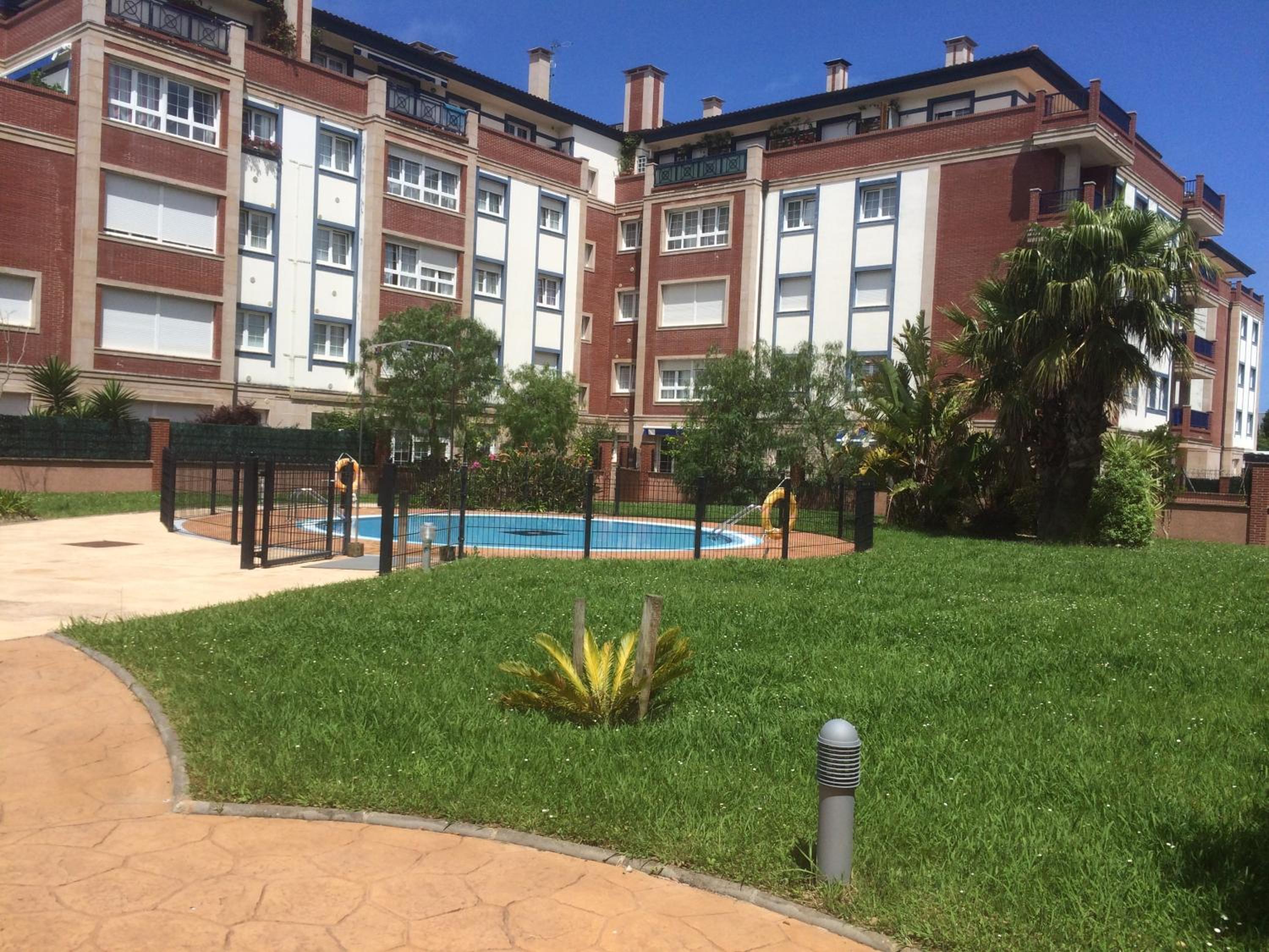 APARTAMENTO CON TERRAZA Y JARDÍN EN BAKIO photo 2