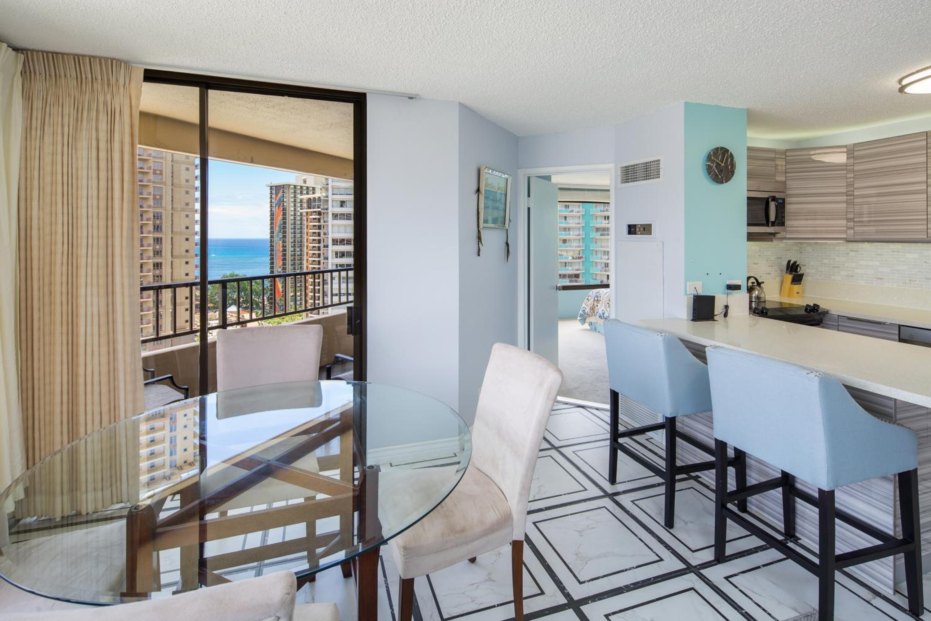 Waikiki Timeshare 77 view 4