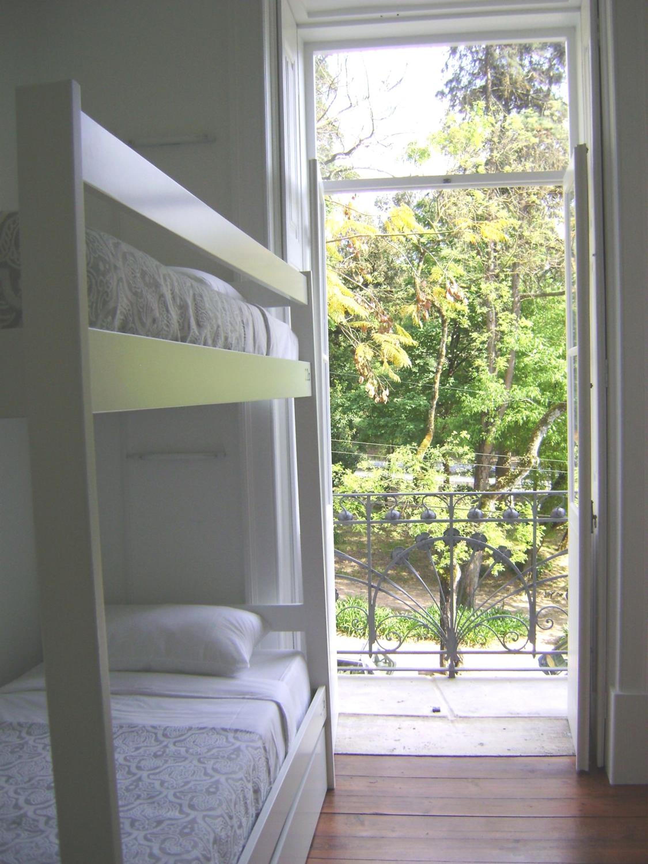 WW Hostel & Suites