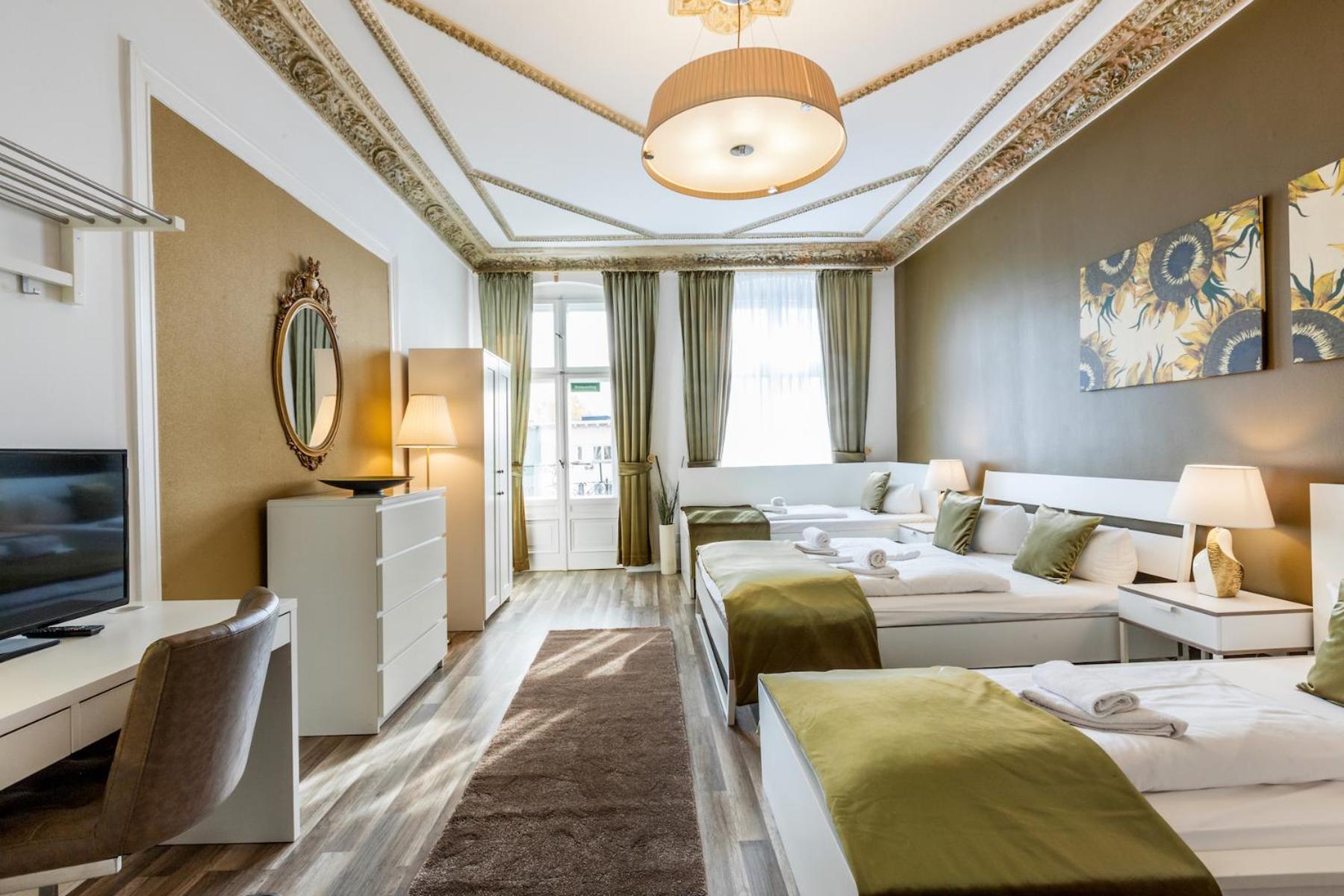 Dilo Apartments 150 sqm Modern Historic Apartments for 12 Guests