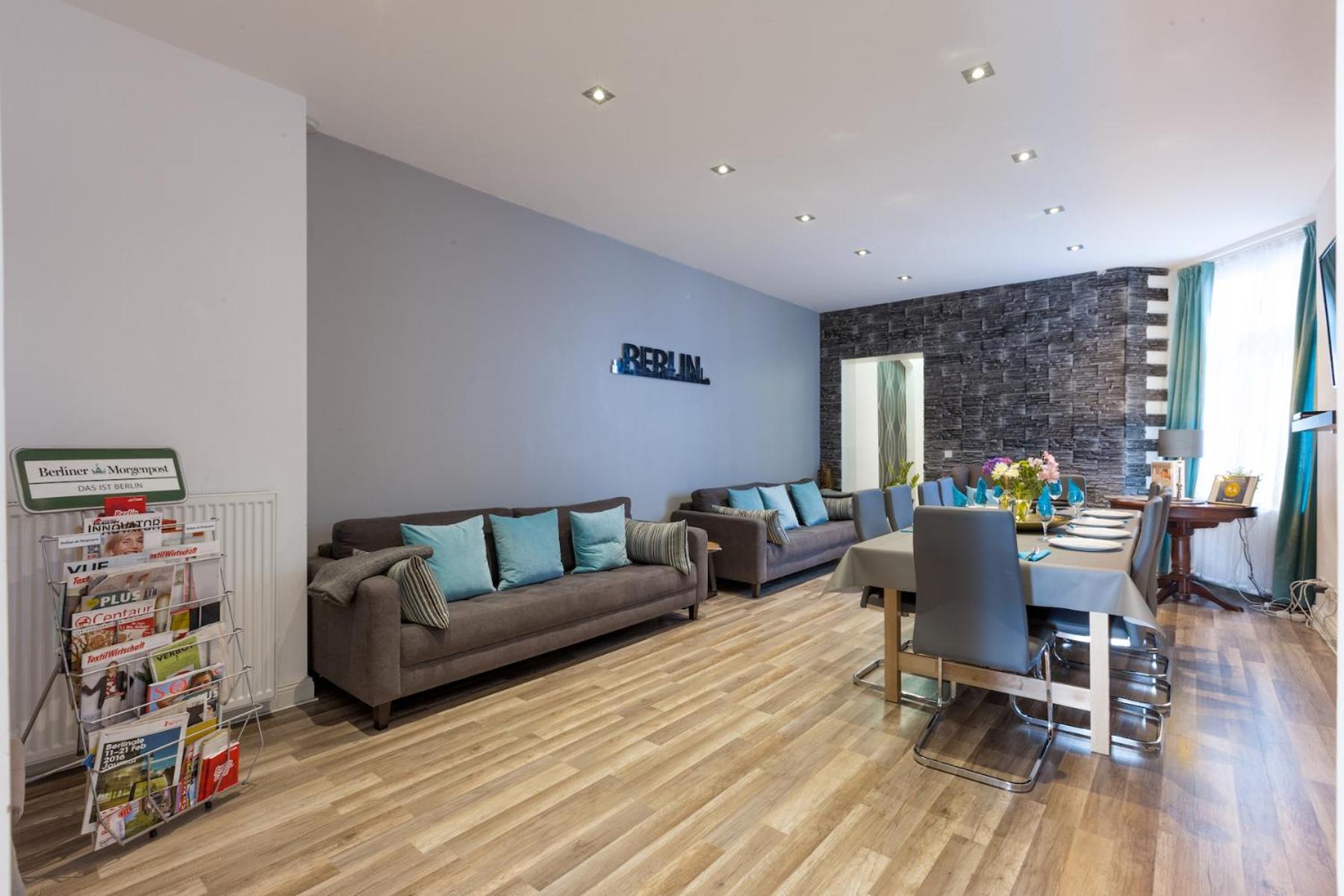 Dilo Apartments 150 sqm Modern Historic Apartments for 12 Guests