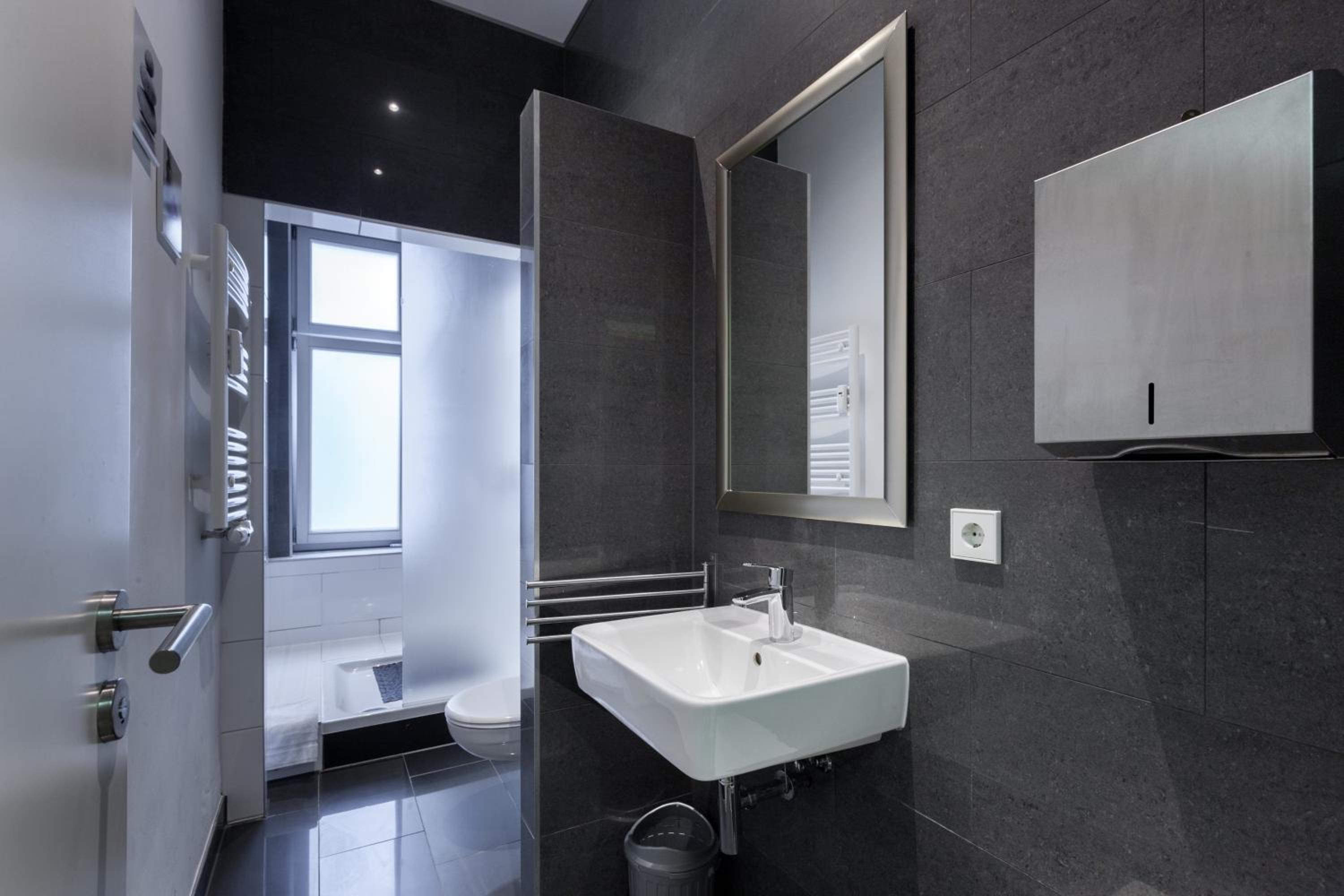 Dilo Apartments 150 sqm Modern Historic Apartments for 12 Guests