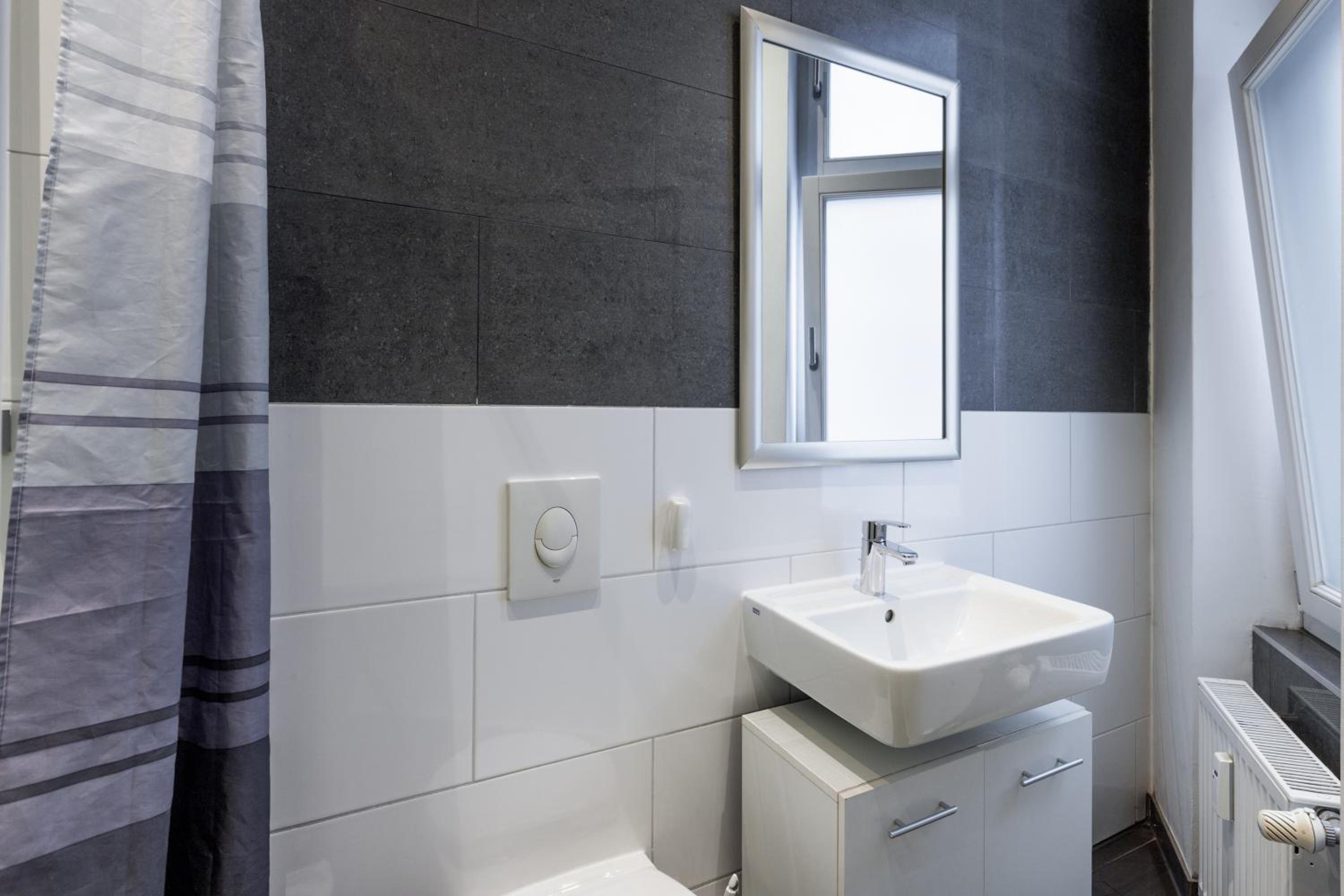 Dilo Apartments 150 sqm Modern Historic Apartments for 12 Guests