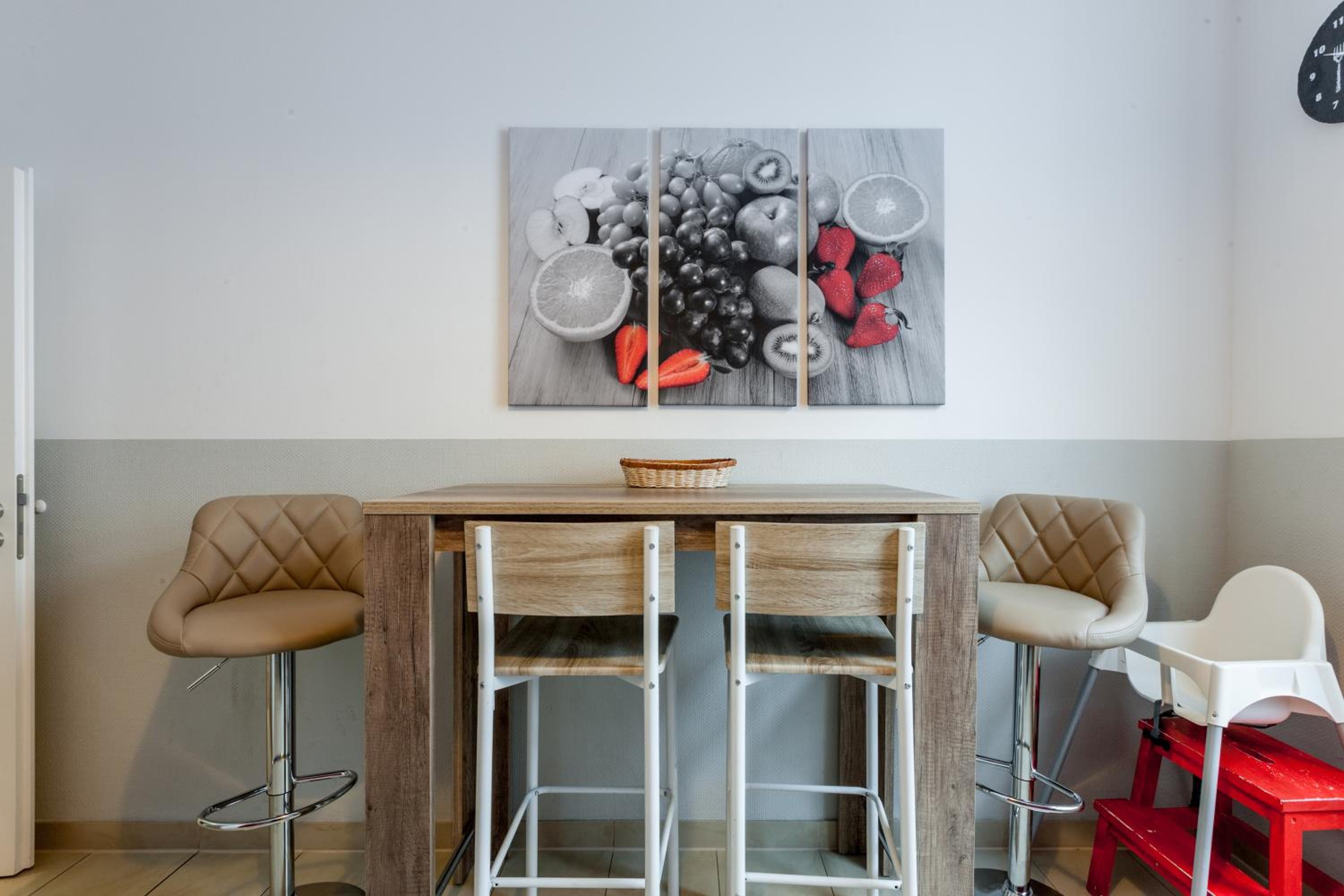 Dilo Apartments 150 sqm Modern Historic Apartments for 12 Guests