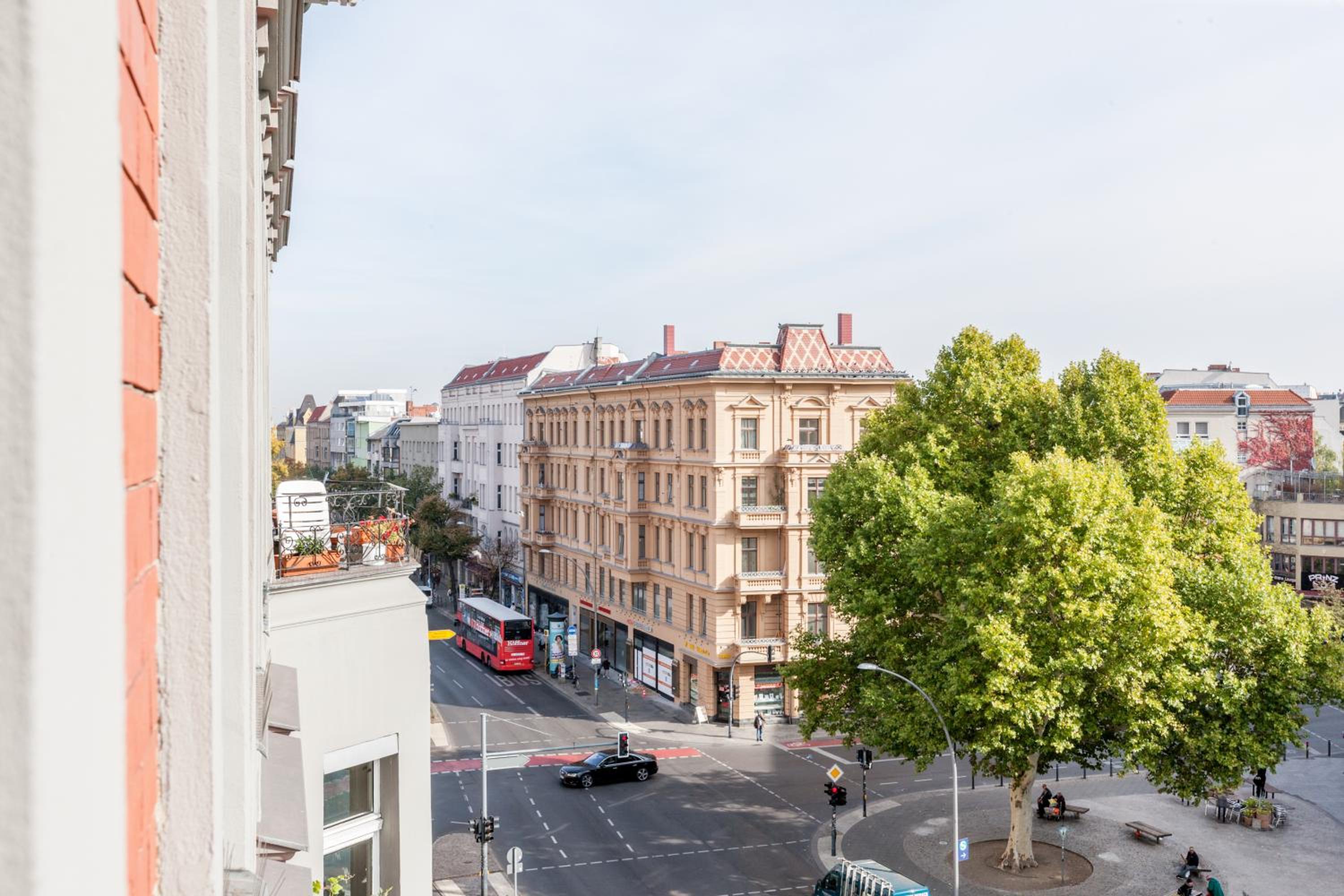 Dilo Apartments 150 sqm Modern Historic Apartments for 12 Guests