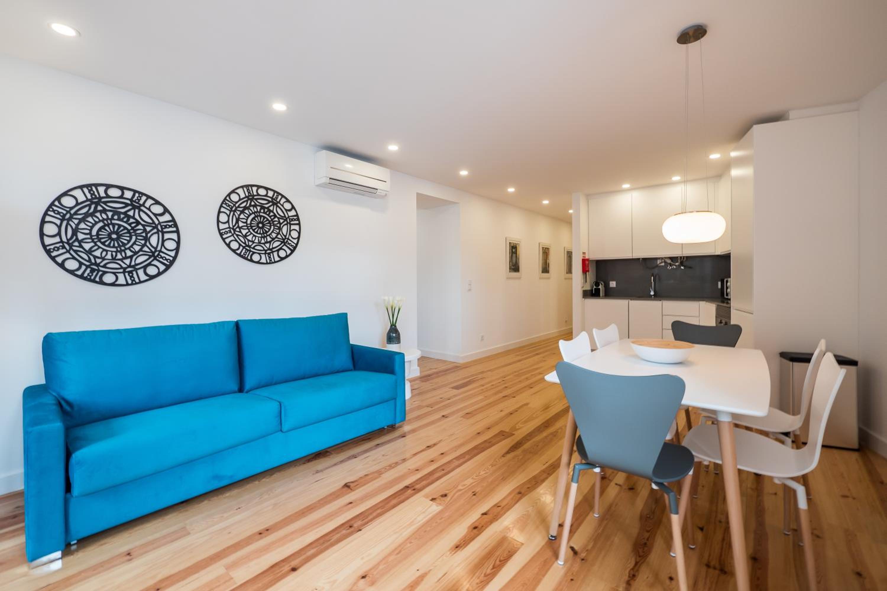Sunshine House - Exclusive Apartment - Home By The Castle view 3
