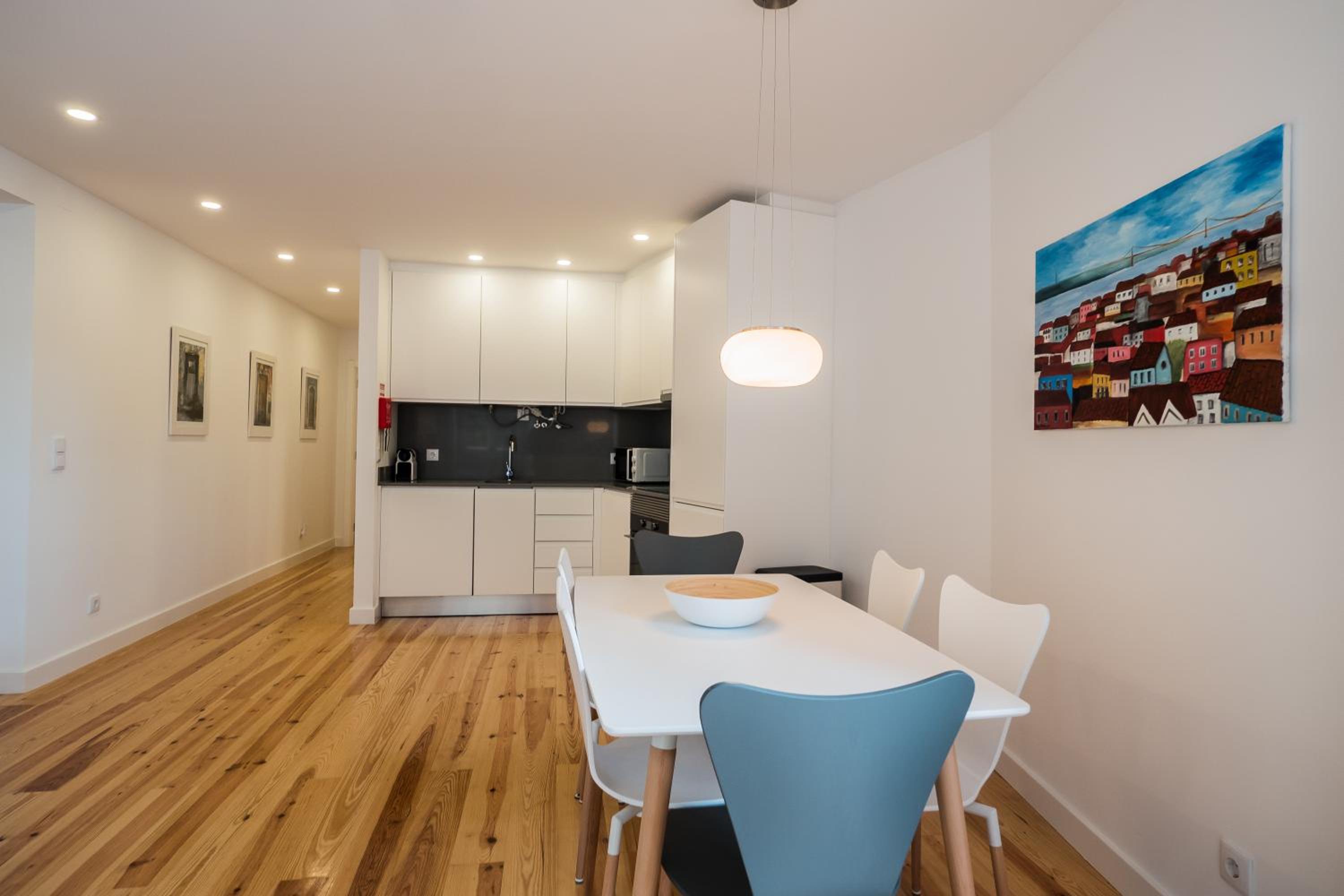 Sunshine House - Exclusive Apartment - Home By The Castle view 4