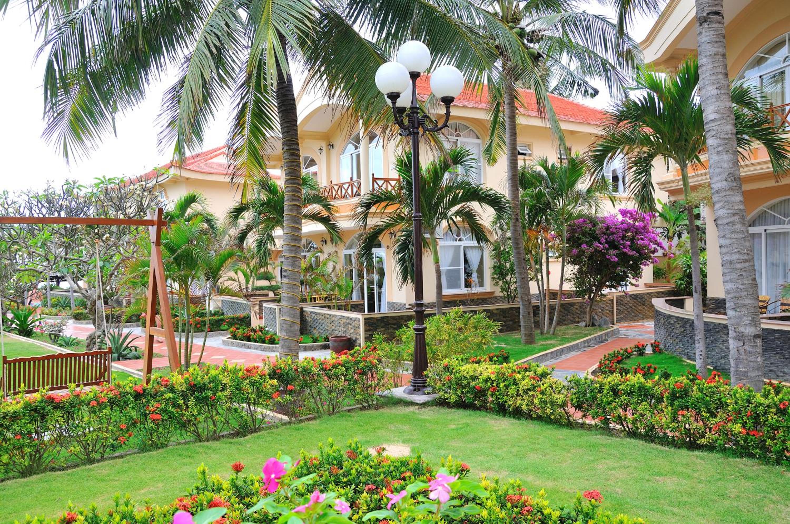 Le Aqua Resort & Spa Phan Thiet - Swiss Village Resort & Spa
