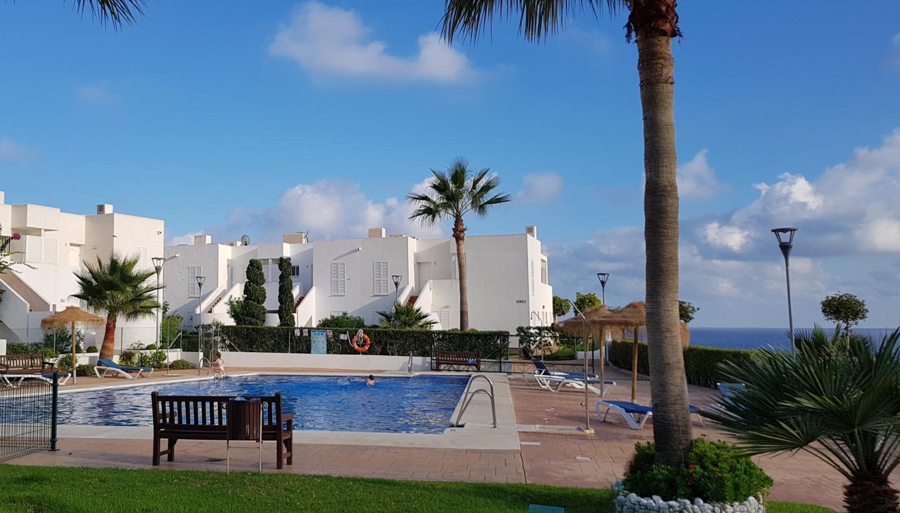 Hotel Apartamento Familiar - Image 1