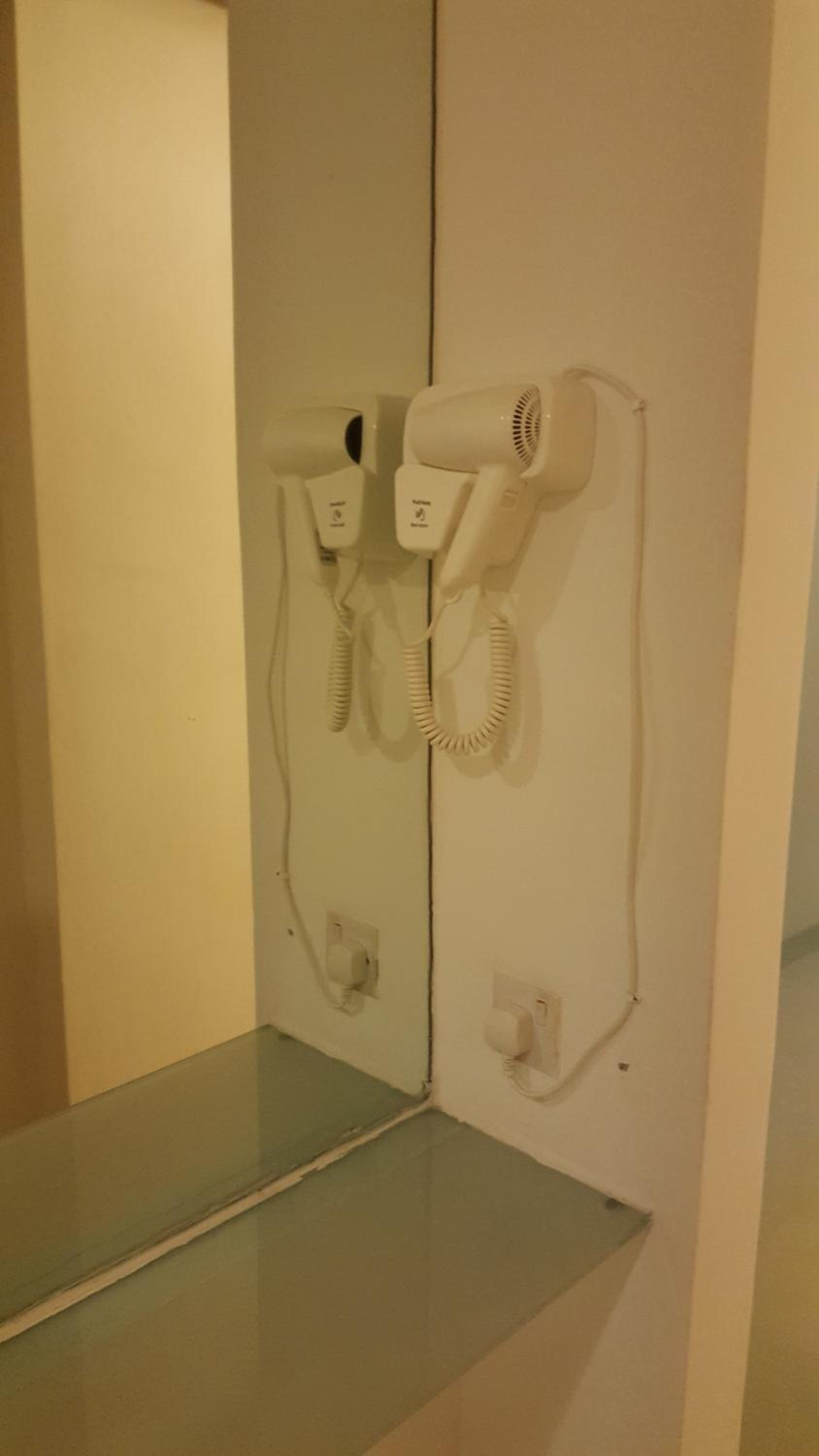 PENINSULA SEMANTAN SUITEs